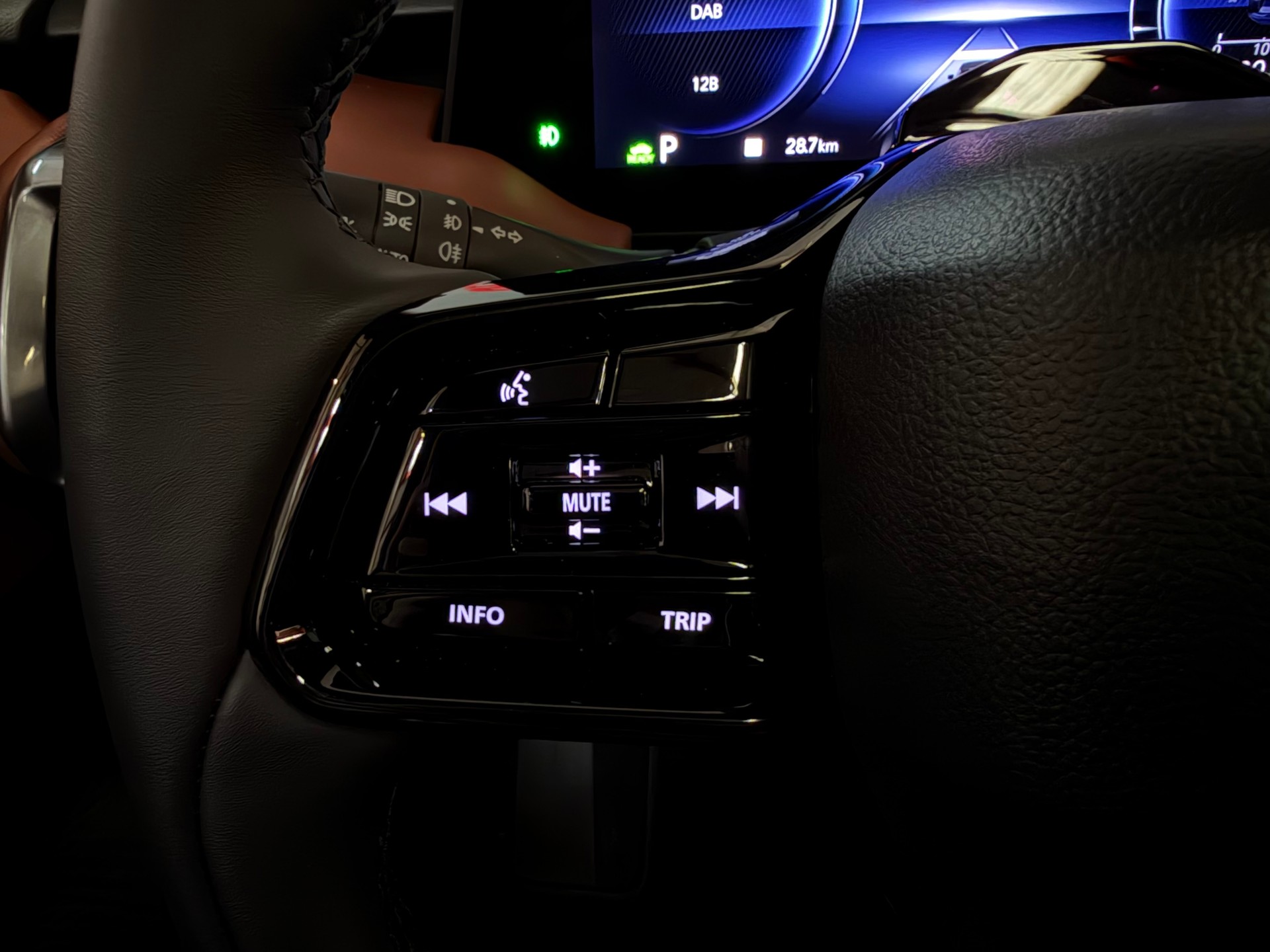 SUZUKI e-Vitara 61kWh Compact Top 4x4-image-26