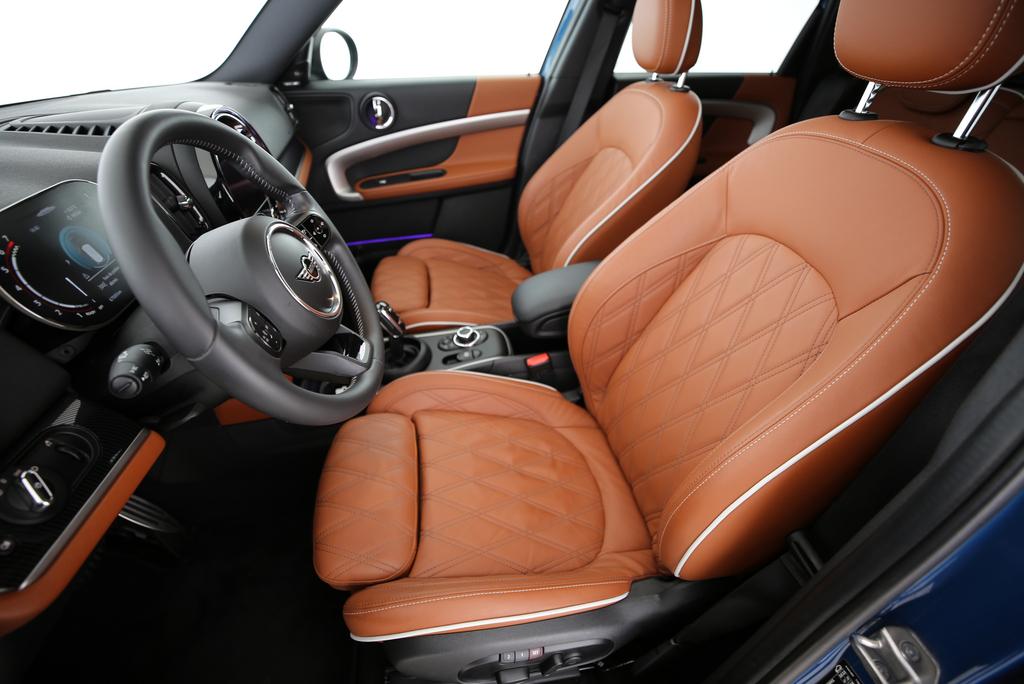 MINI Countryman F60 2.0i John Cooper Works ALL4-image-2
