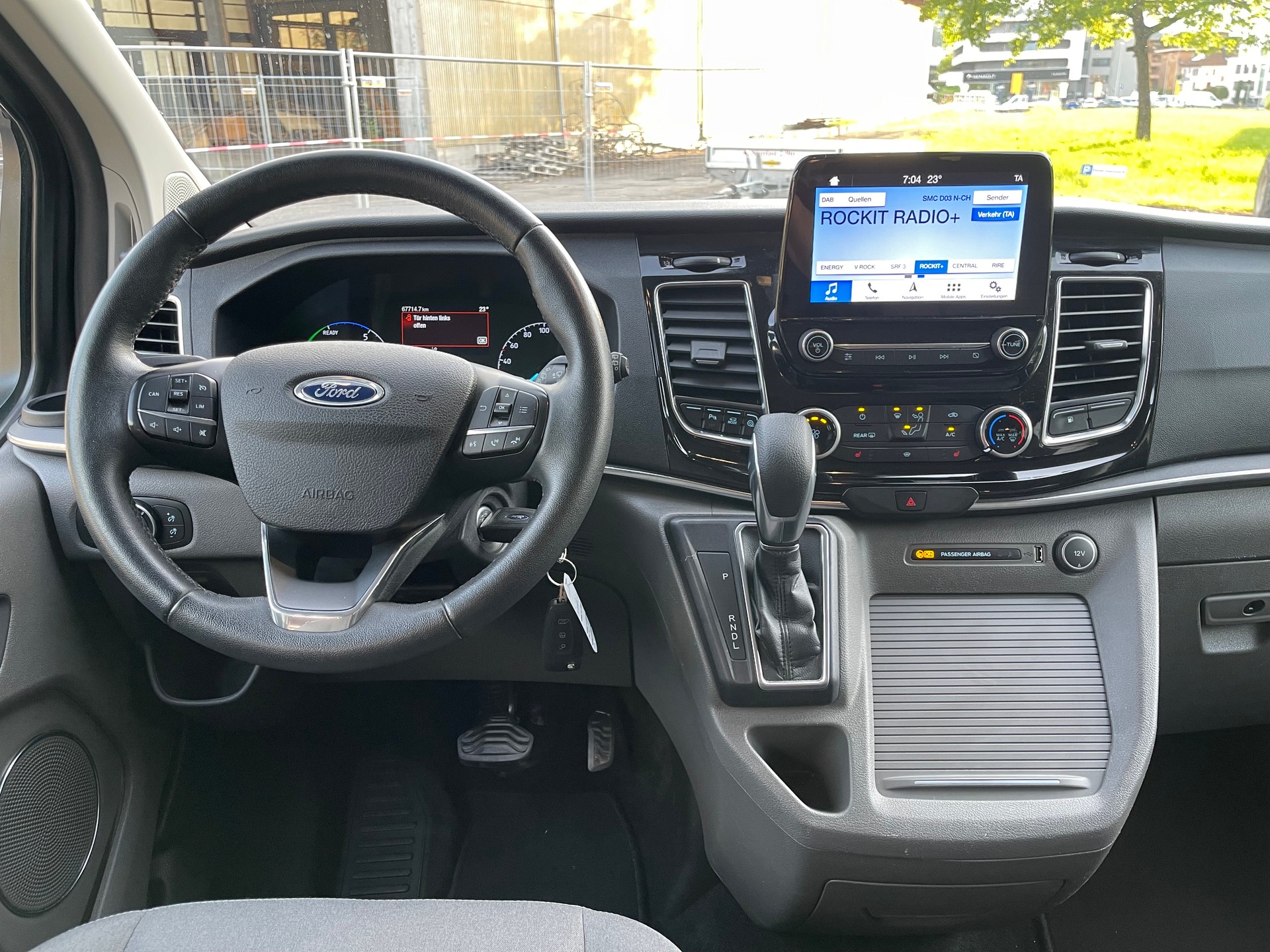 FORD Tourneo Custom 320 L1H1 Titanium PHEV-image-9