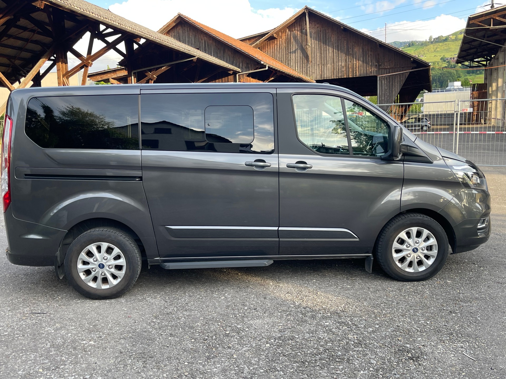 FORD Tourneo Custom 320 L1H1 Titanium PHEV-image-3