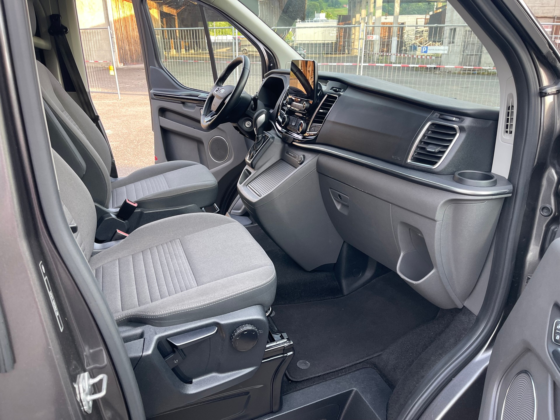 FORD Tourneo Custom 320 L1H1 Titanium PHEV-image-11
