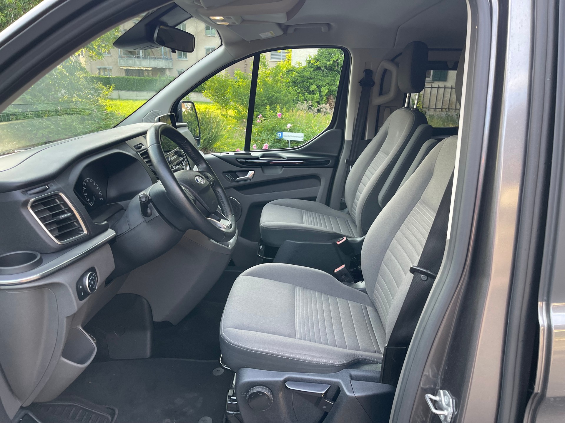 FORD Tourneo Custom 320 L1H1 Titanium PHEV-image-10