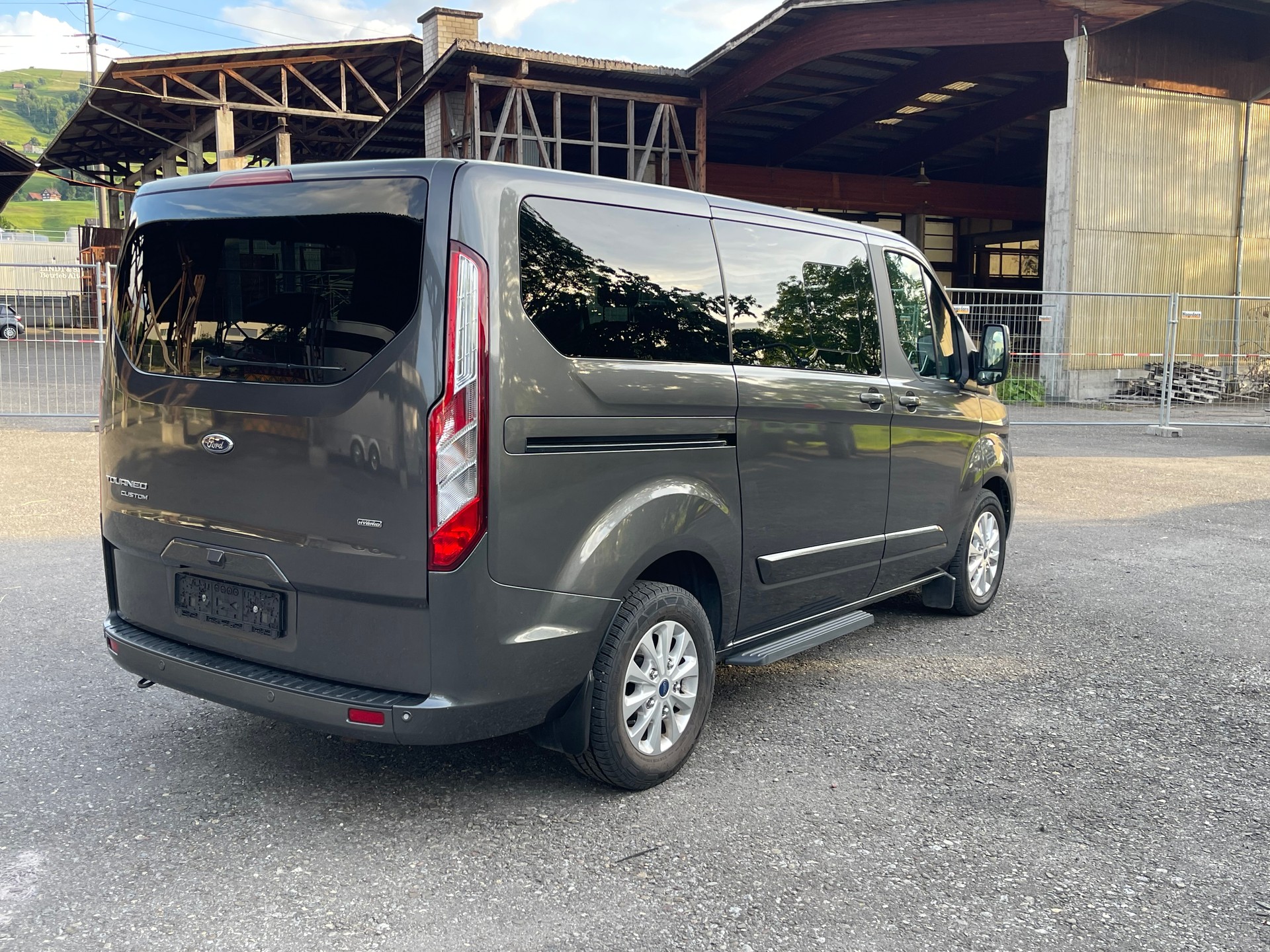 FORD Tourneo Custom 320 L1H1 Titanium PHEV-image-4