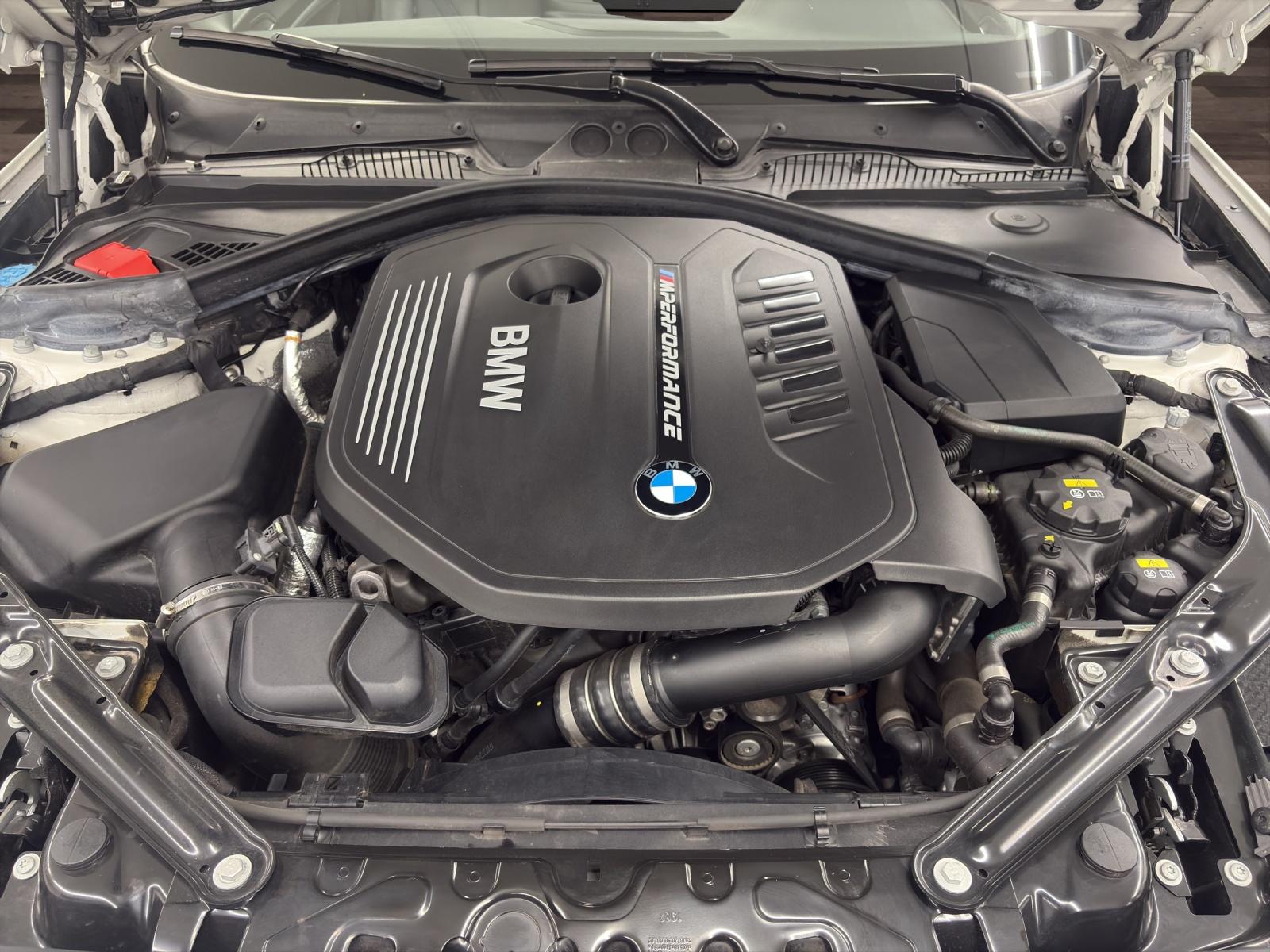 BMW M240i xDrive Cabrio-image-23