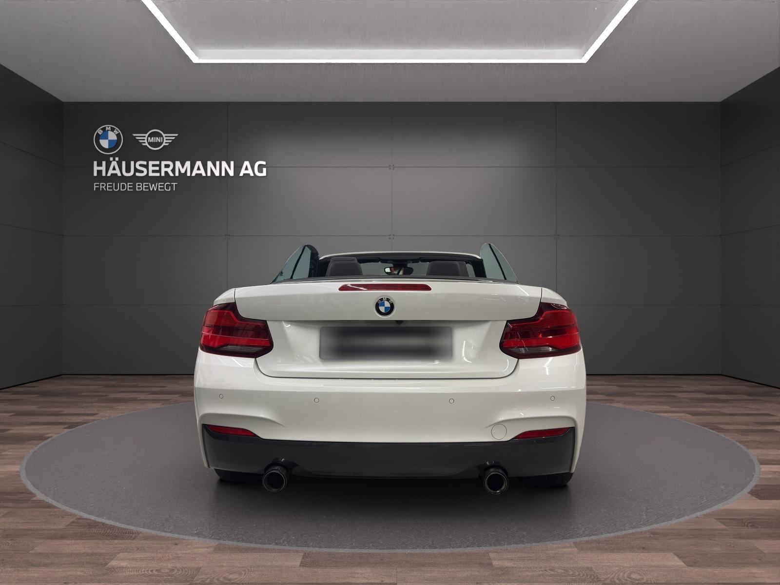 BMW M240i xDrive Cabrio-image-5