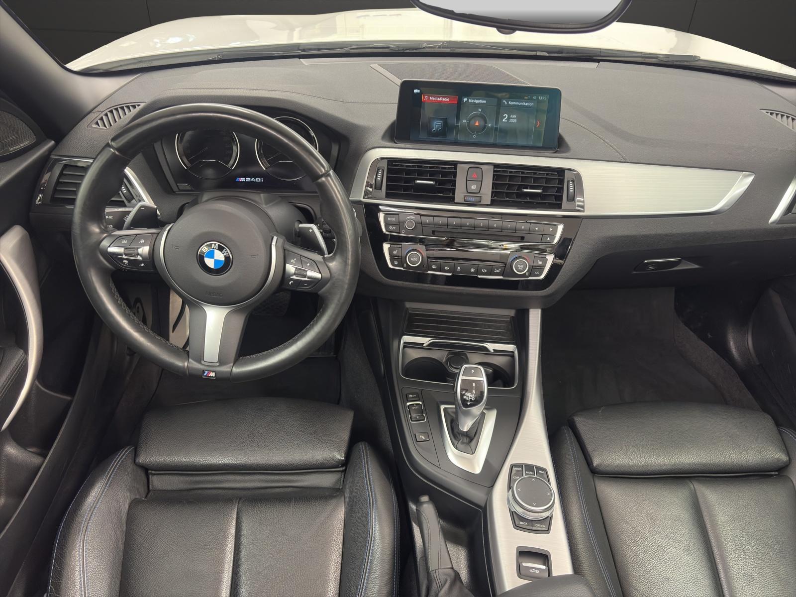 BMW M240i xDrive Cabrio-image-7