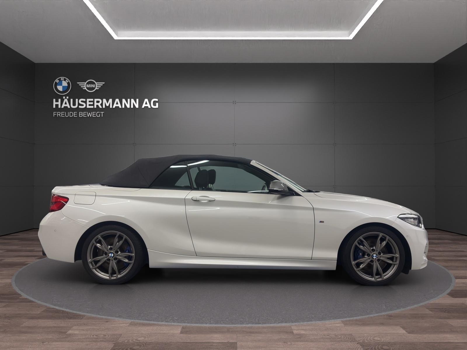 BMW M240i xDrive Cabrio-image-3