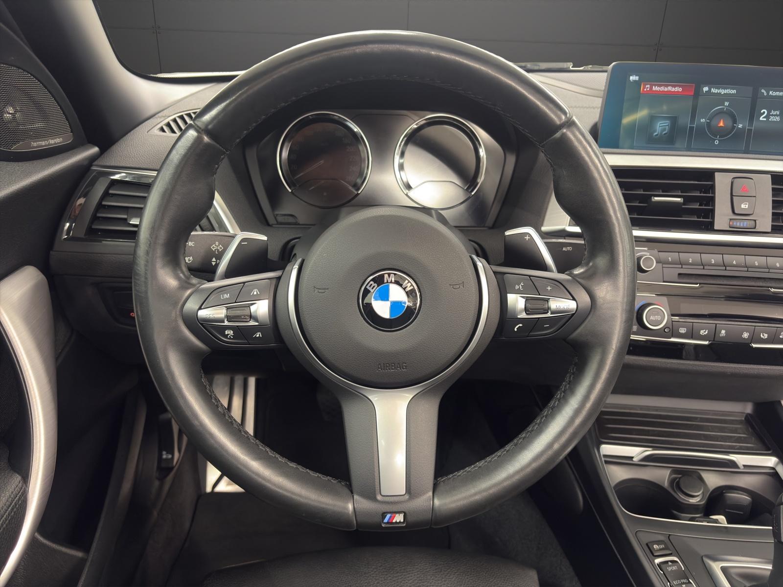BMW M240i xDrive Cabrio-image-12