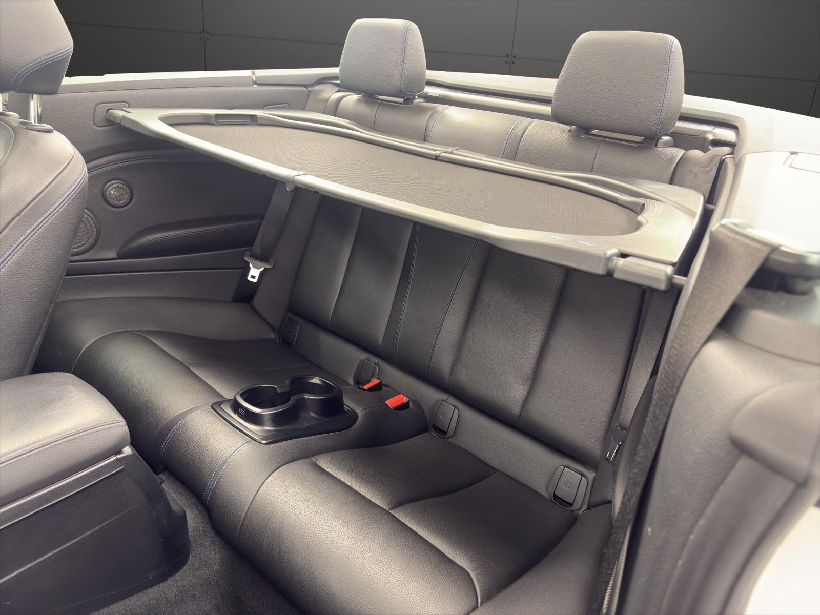 BMW M240i xDrive Cabrio-image-15