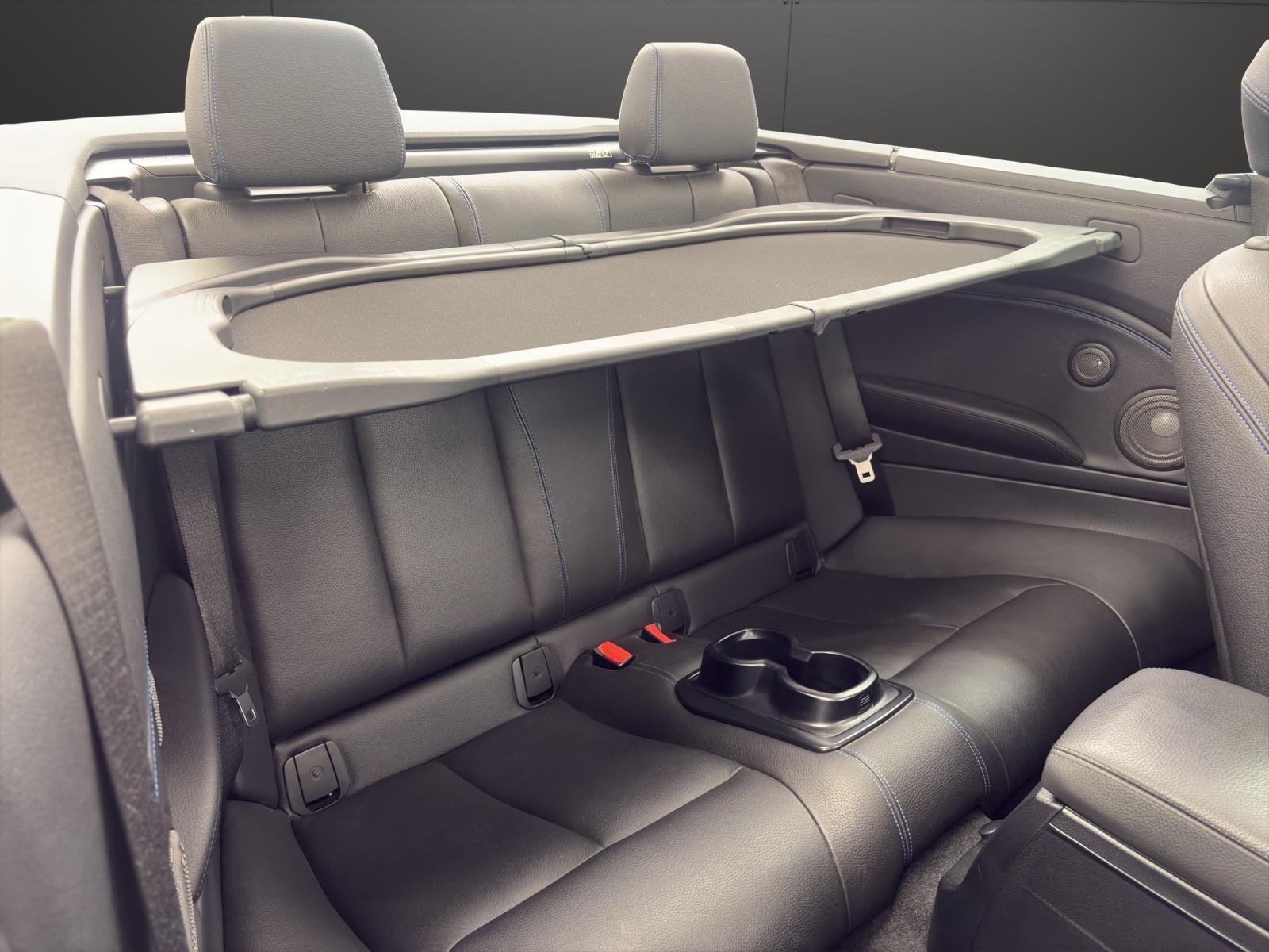 BMW M240i xDrive Cabrio-image-18
