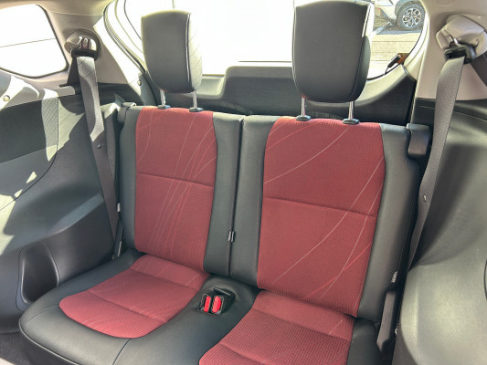 TOYOTA iQ 1.33 carbon-image-12