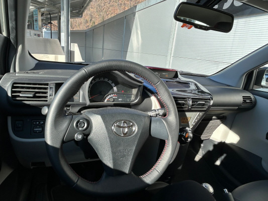 TOYOTA iQ 1.33 carbon-image-6