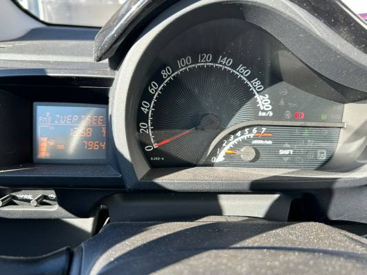 TOYOTA iQ 1.33 carbon-image-8