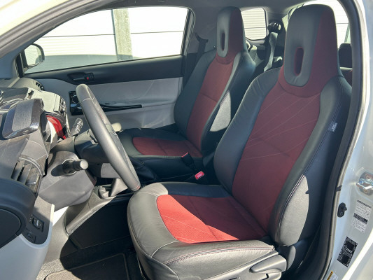 TOYOTA iQ 1.33 carbon-image-5
