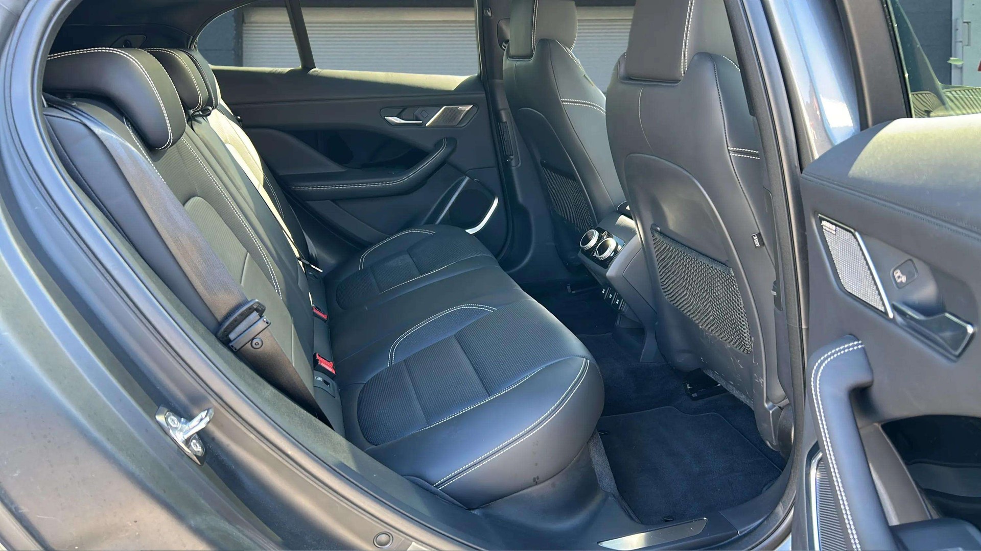 JAGUAR I-Pace EV400 HSE AWD mit Panoramadach-image-14