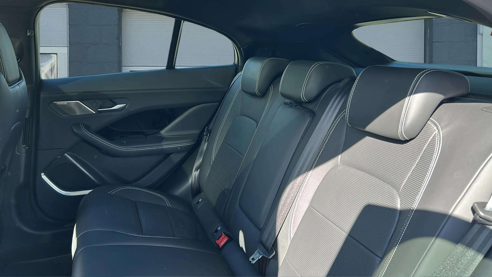 JAGUAR I-Pace EV400 HSE AWD mit Panoramadach-image-13