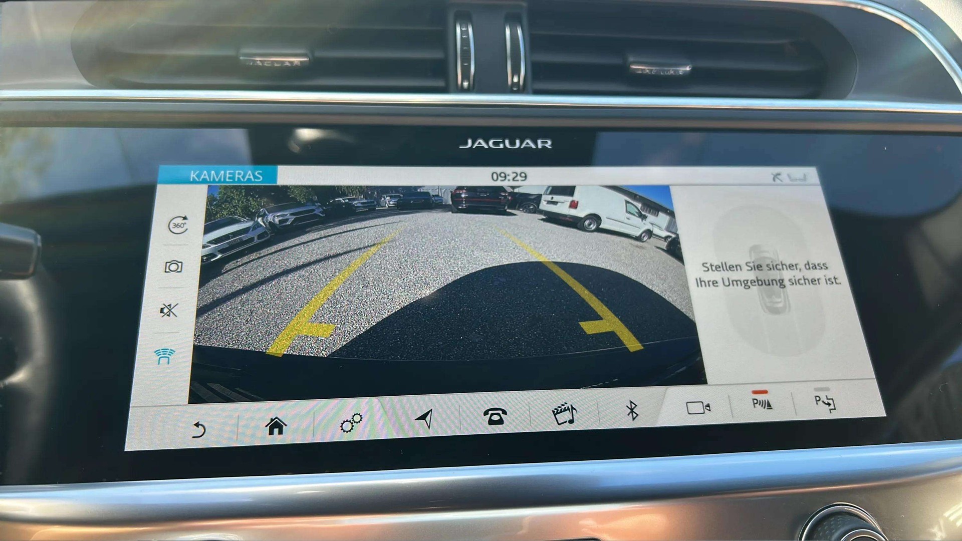 JAGUAR I-Pace EV400 HSE AWD mit Panoramadach-image-17
