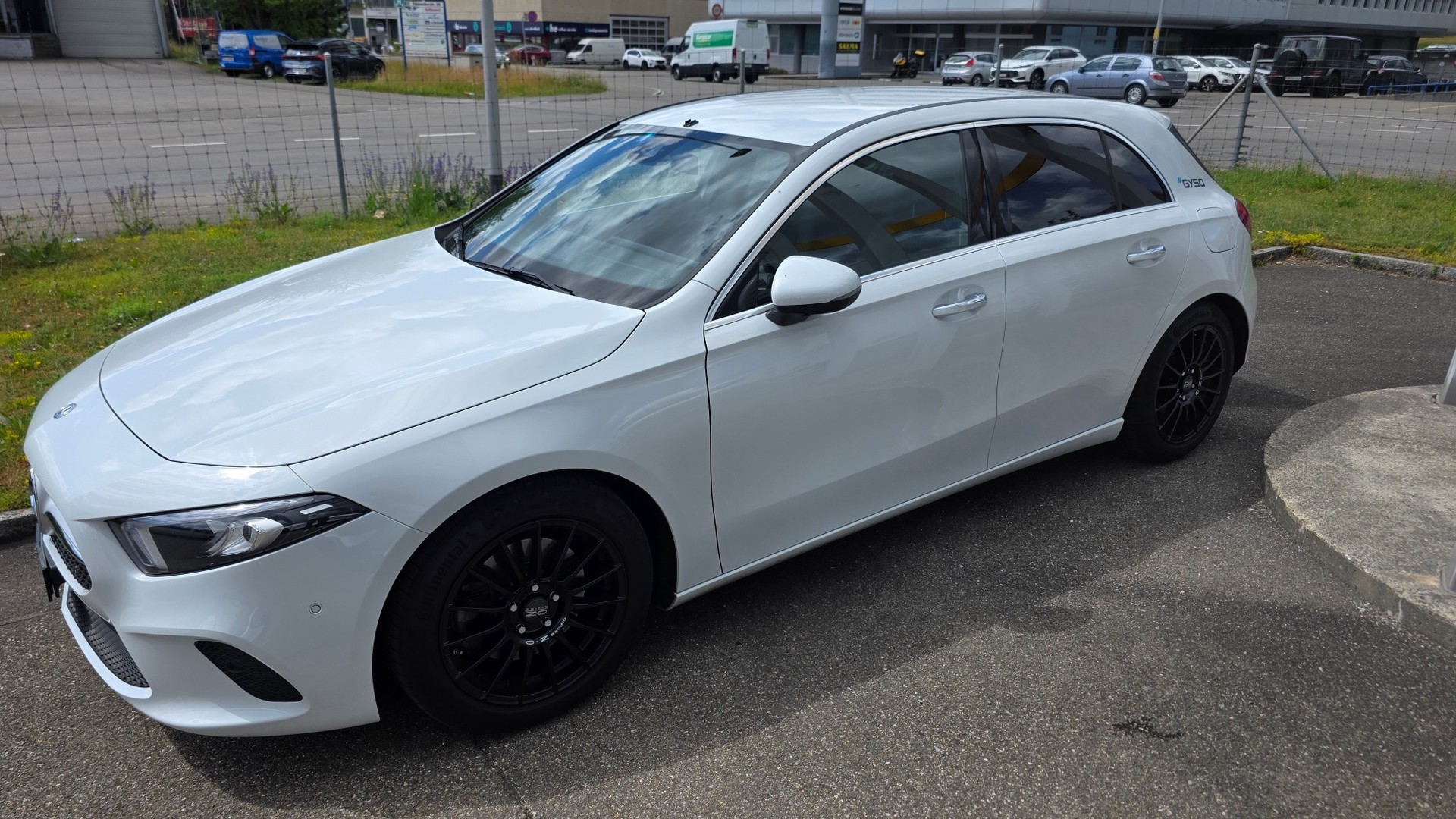 MERCEDES-BENZ A 220 Progressive 7G-DCT 4Matic-image-0