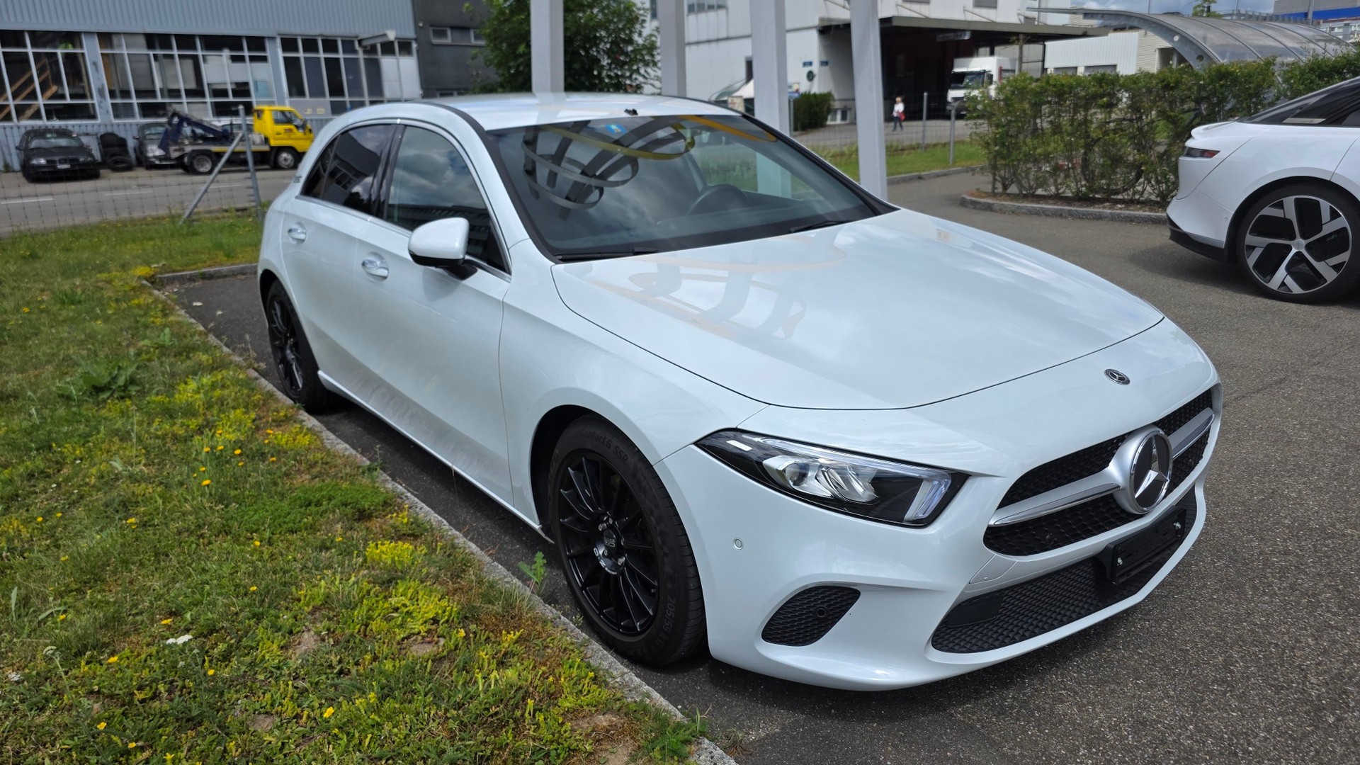 MERCEDES-BENZ A 220 Progressive 7G-DCT 4Matic-image-1