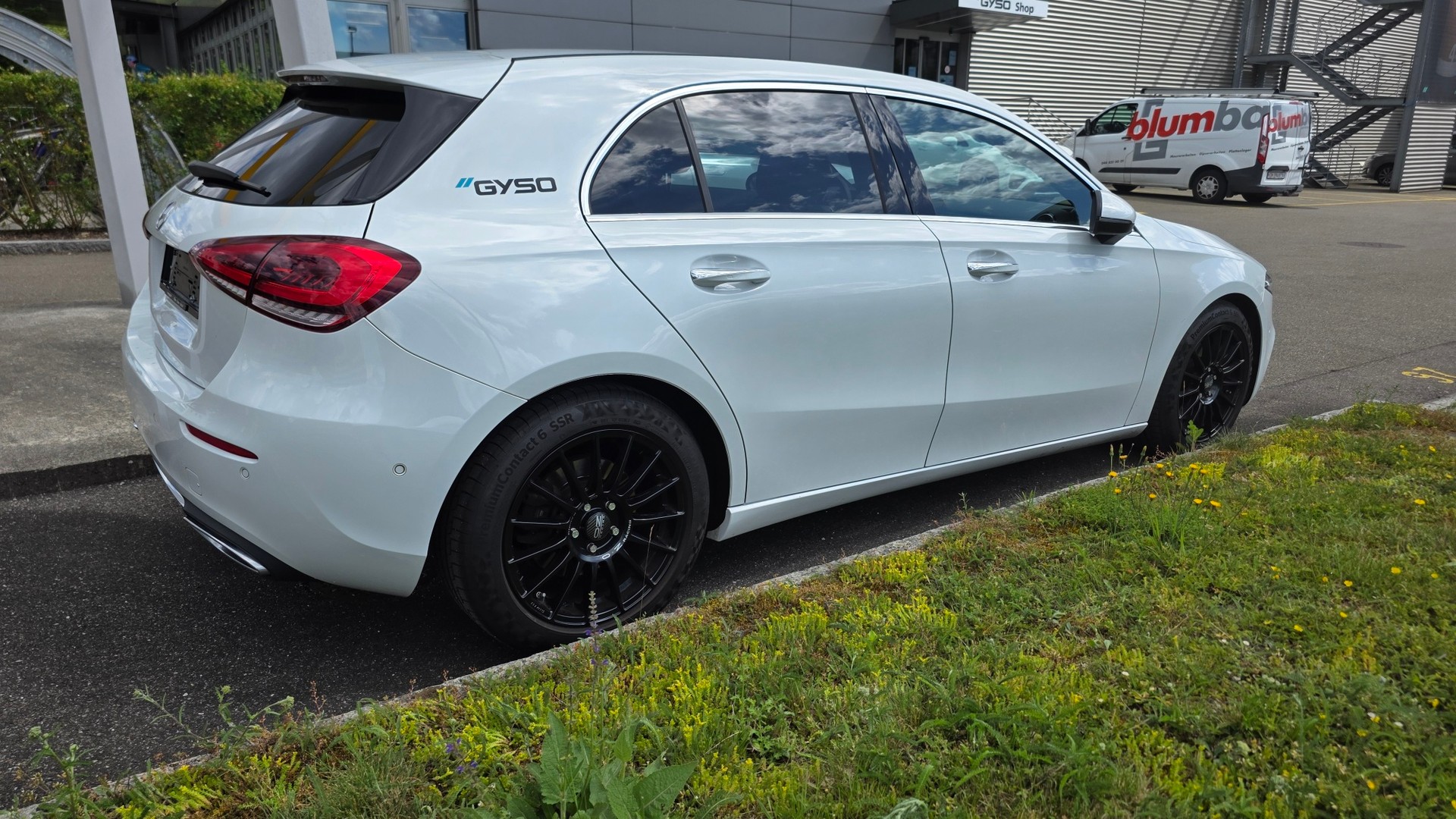 MERCEDES-BENZ A 220 Progressive 7G-DCT 4Matic-image-2