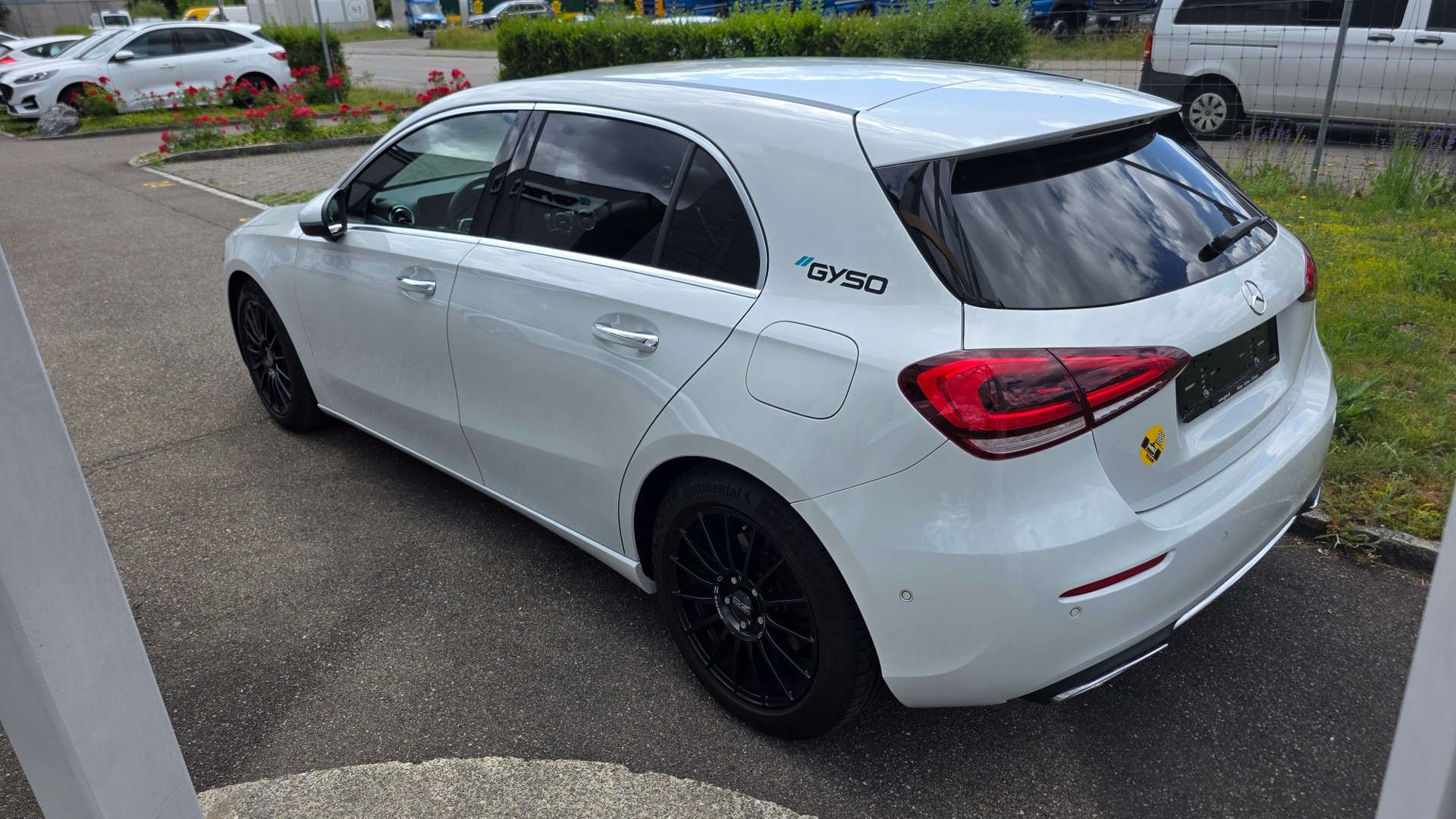 MERCEDES-BENZ A 220 Progressive 7G-DCT 4Matic-image-3
