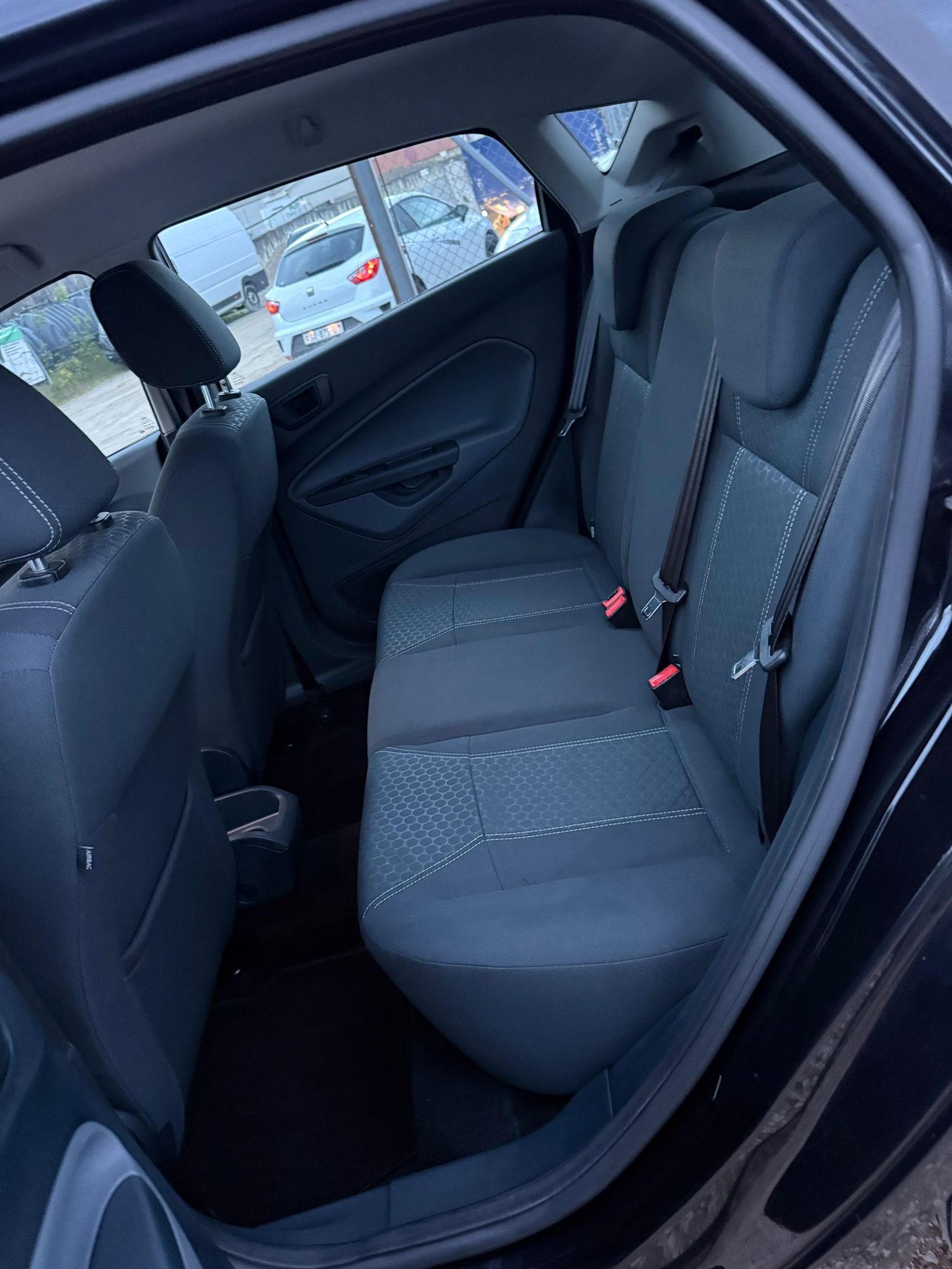 FORD Fiesta 1.4 16V Titanium-image-8