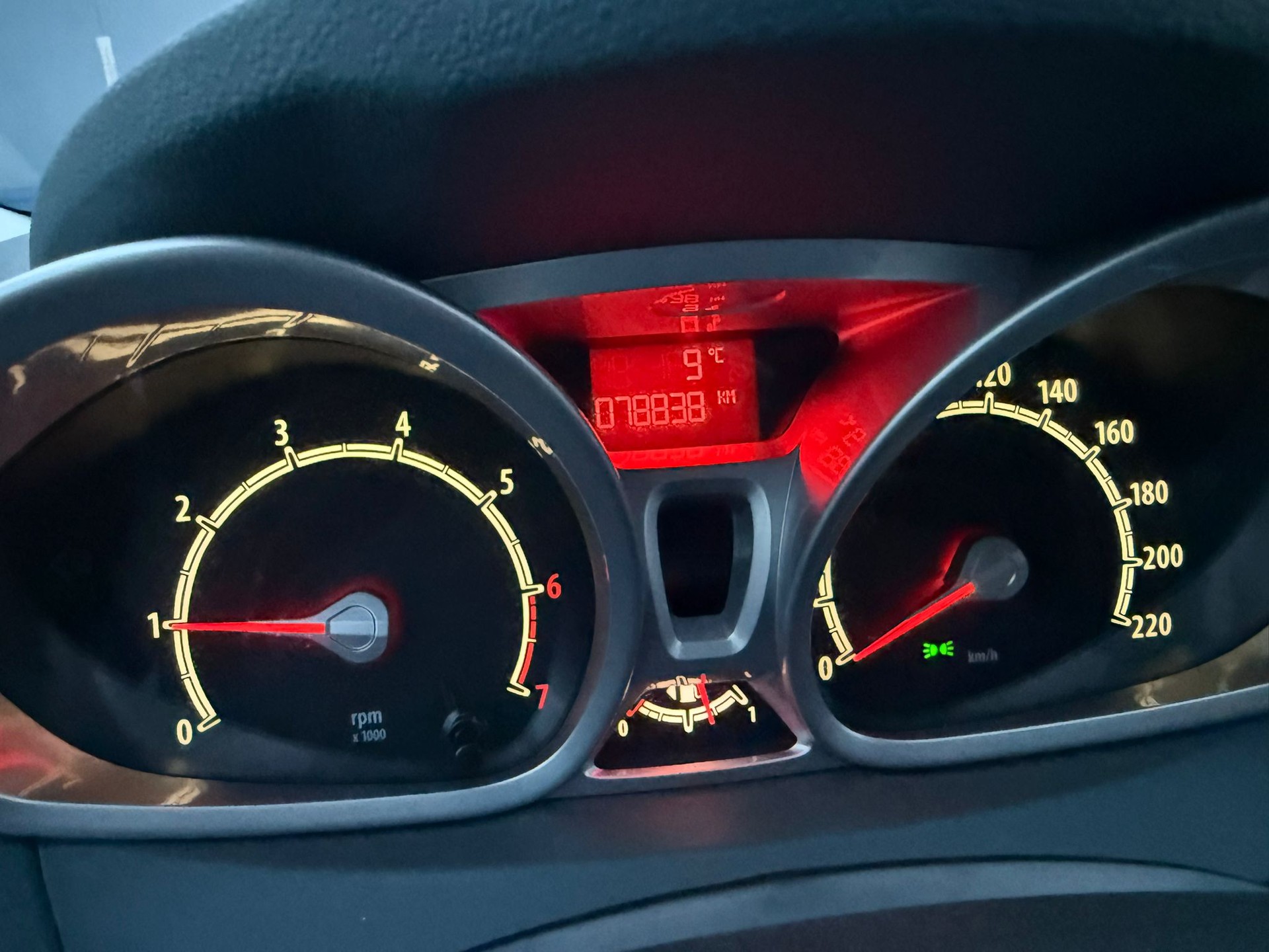 FORD Fiesta 1.4 16V Titanium-image-13