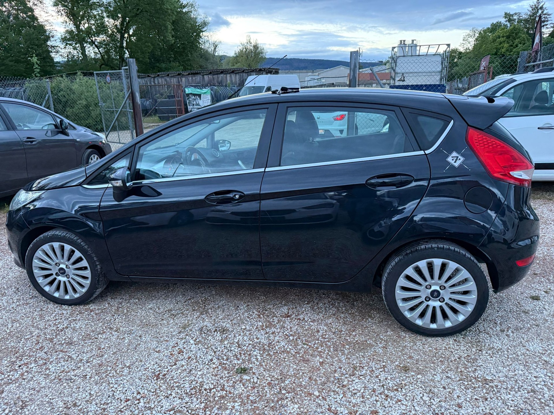 FORD Fiesta 1.4 16V Titanium-image-4