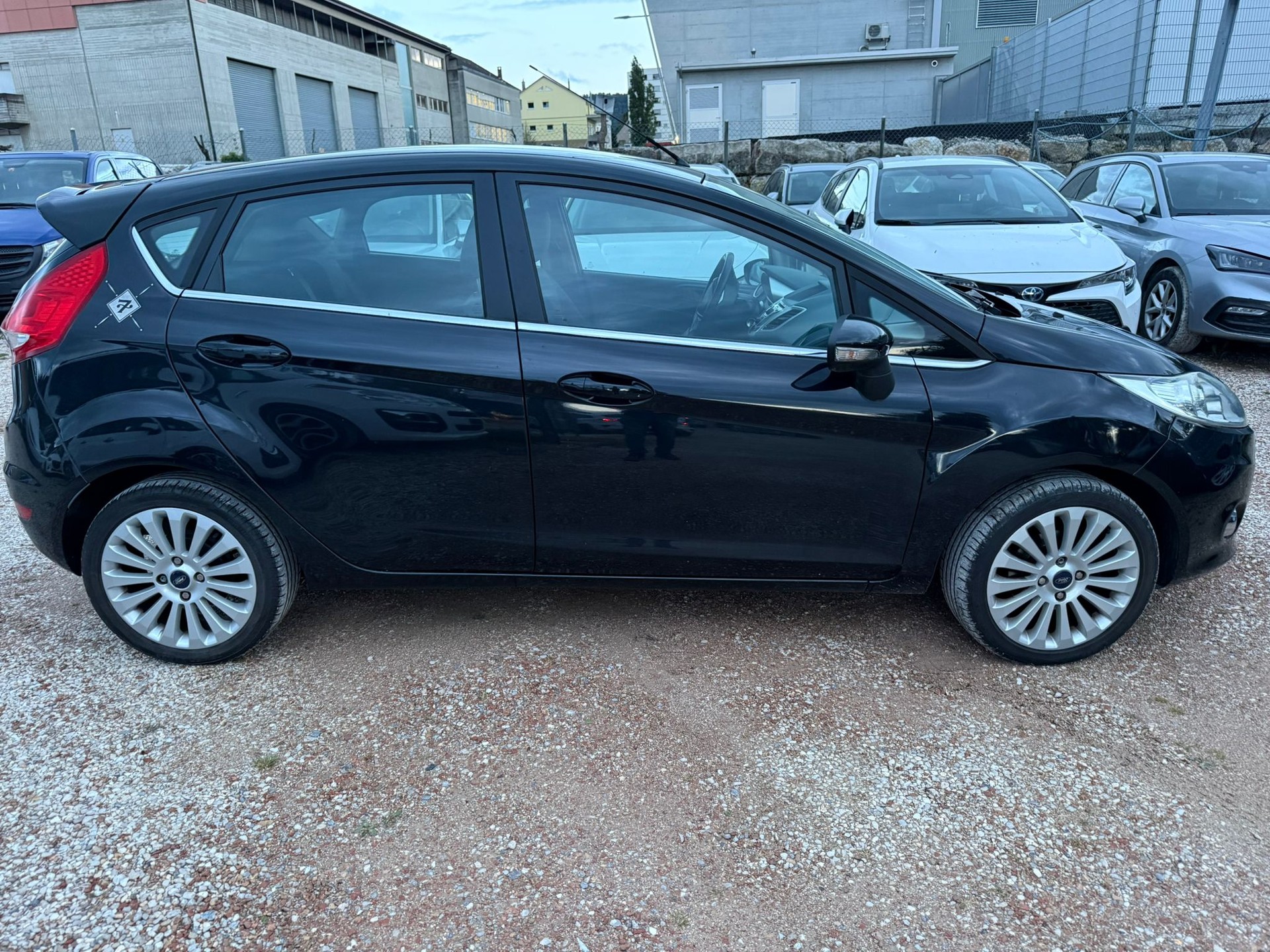 FORD Fiesta 1.4 16V Titanium-image-5