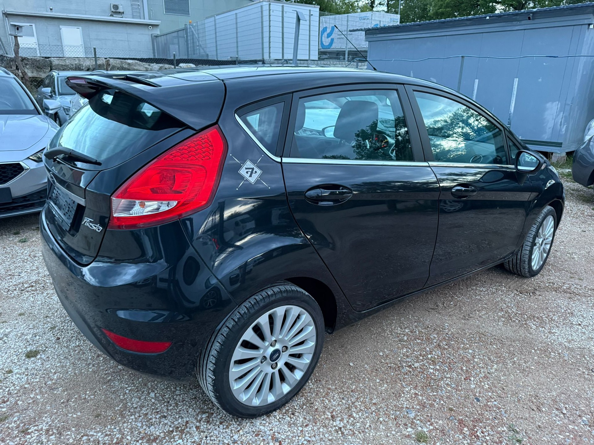 FORD Fiesta 1.4 16V Titanium-image-2