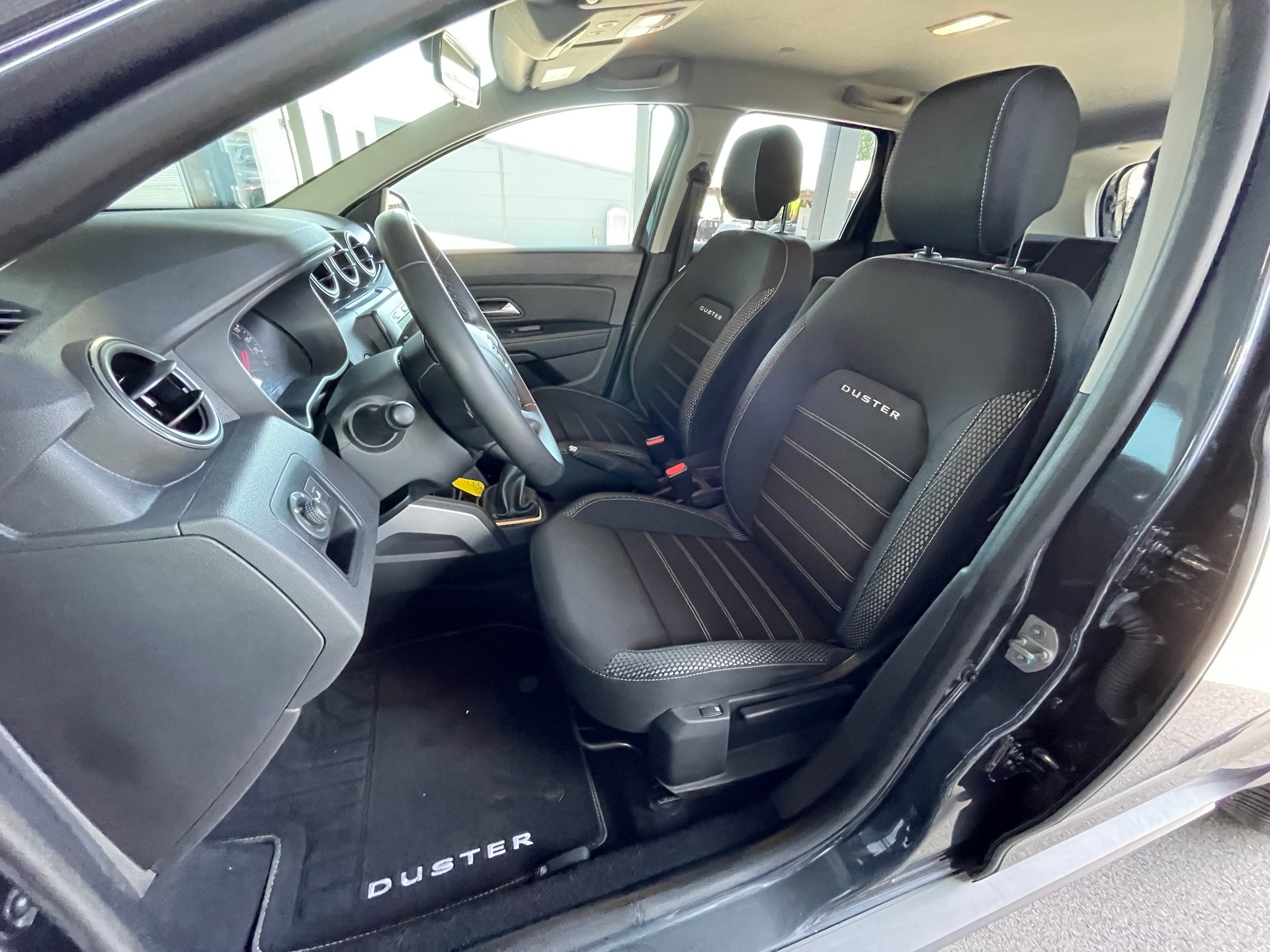 DACIA Duster dCi 115 Comfort 4x4-image-11