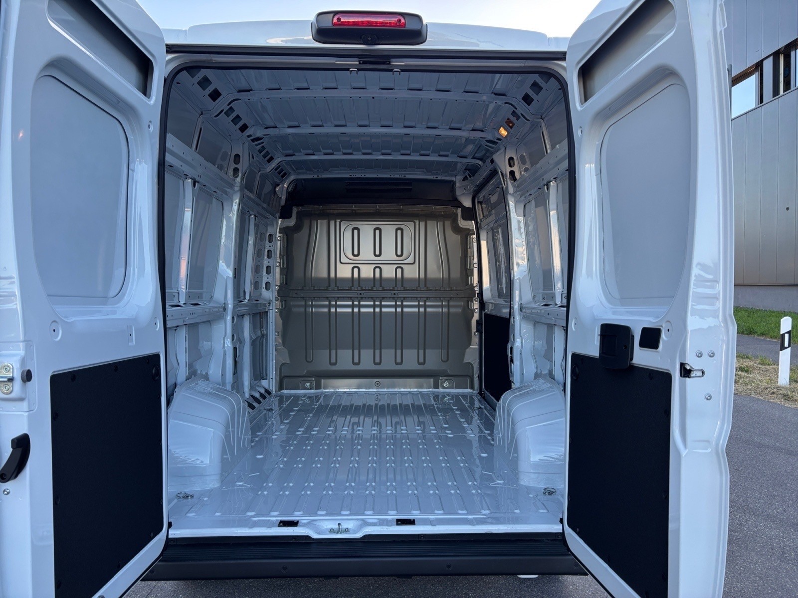 PEUGEOT Boxer 2.2 HDI 335 L2H2-image-5