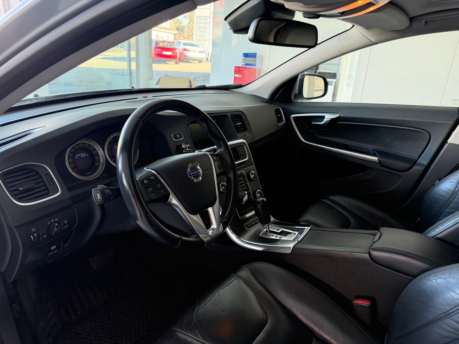 VOLVO S60 T4 Summum Powershift-image-10
