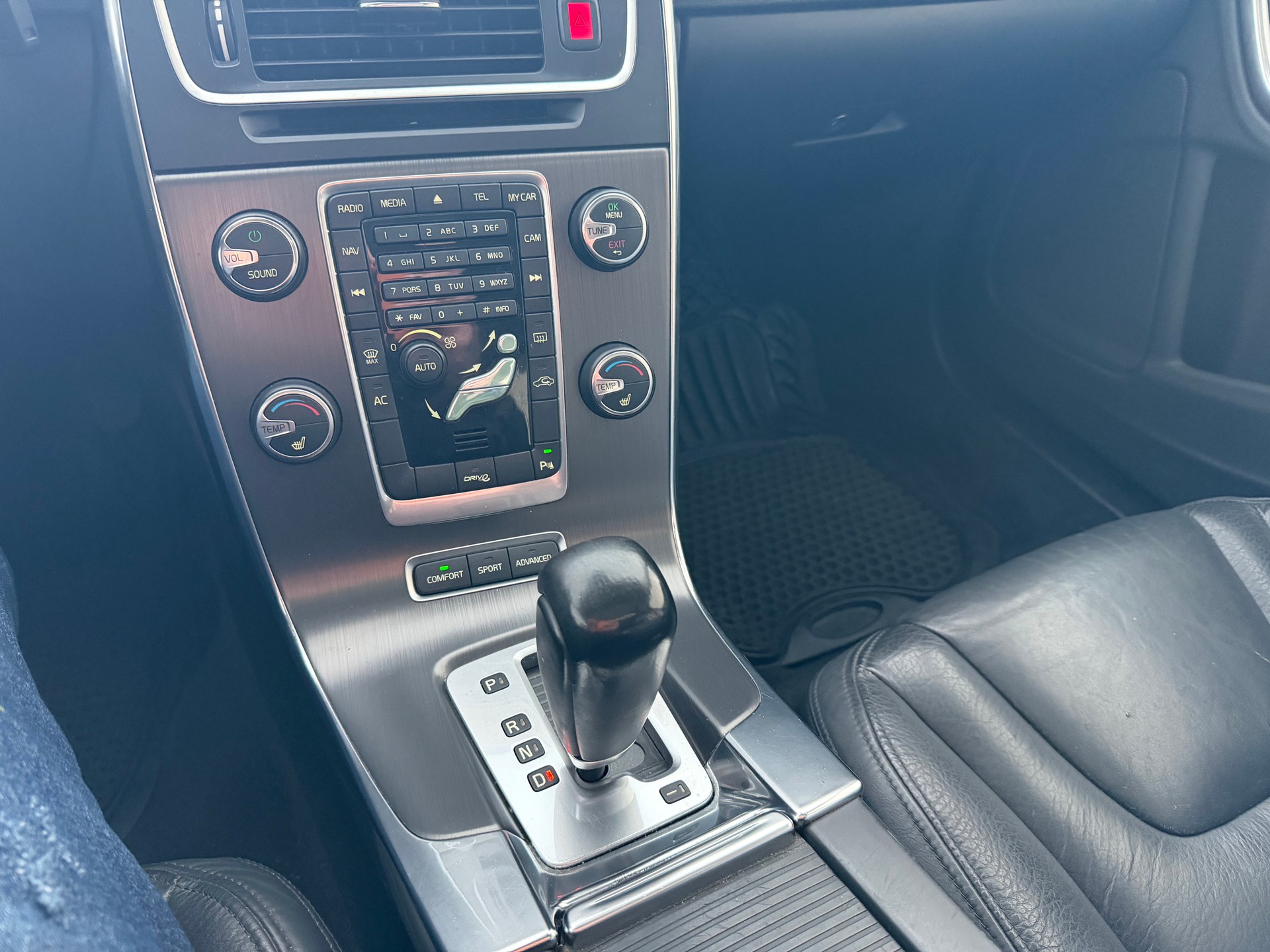 VOLVO S60 T4 Summum Powershift-image-13