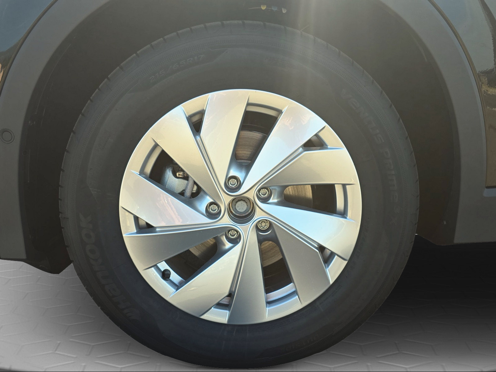 VW VW TIGUAN-image-5