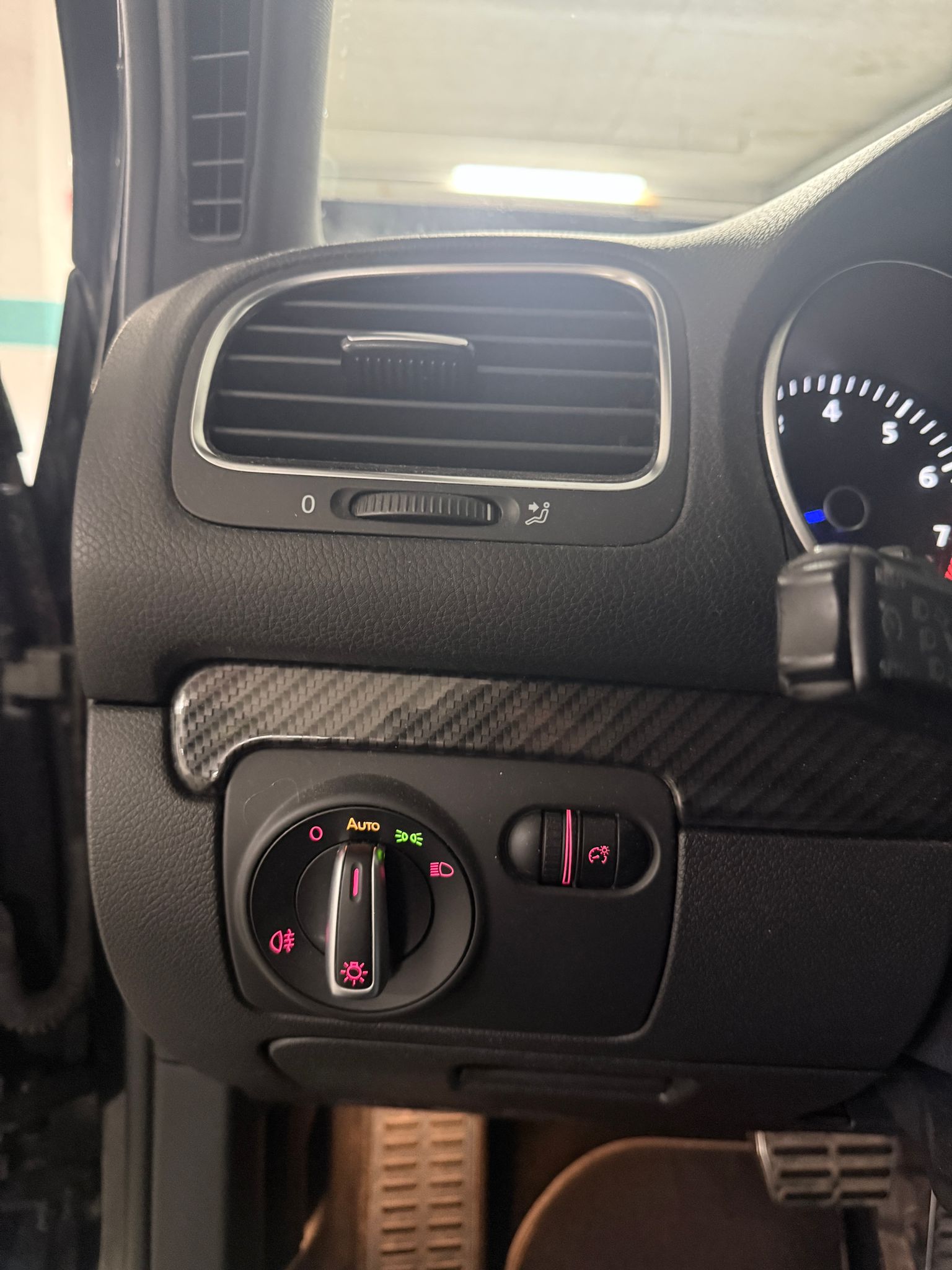 VW Golf 2.0 TSI R 4Motion DSG-image-10