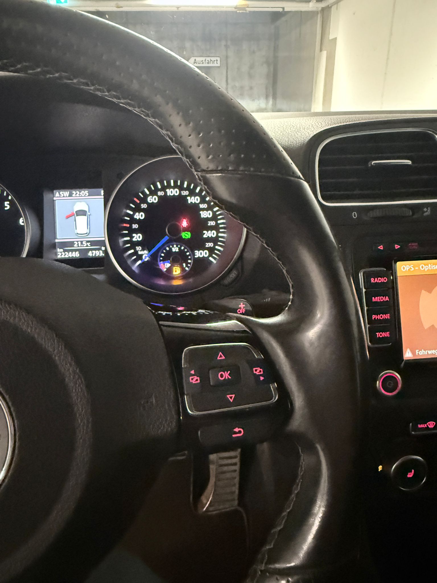 VW Golf 2.0 TSI R 4Motion DSG-image-12