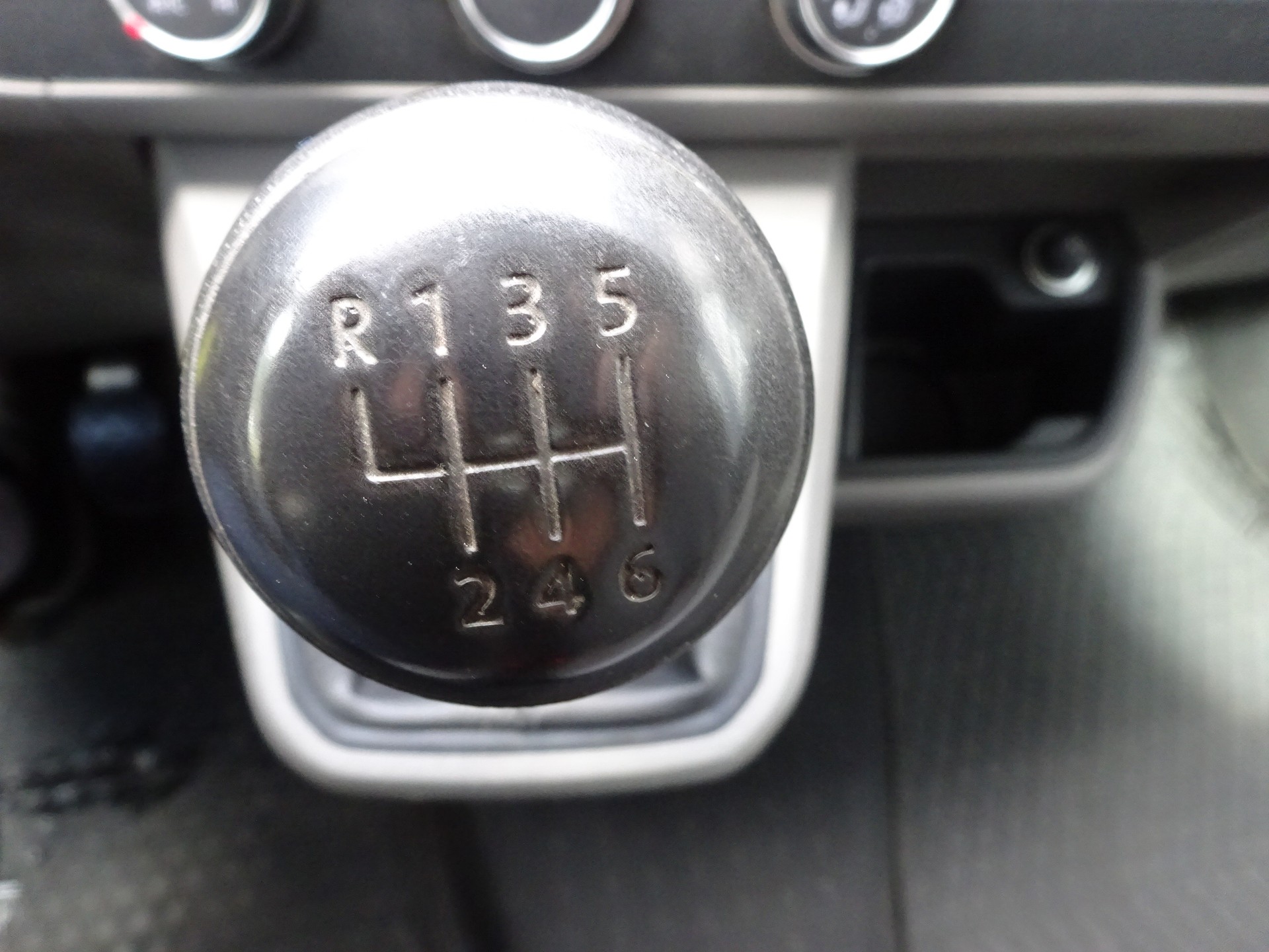 VW T6.1 2.0 TDI 4Motion-image-5