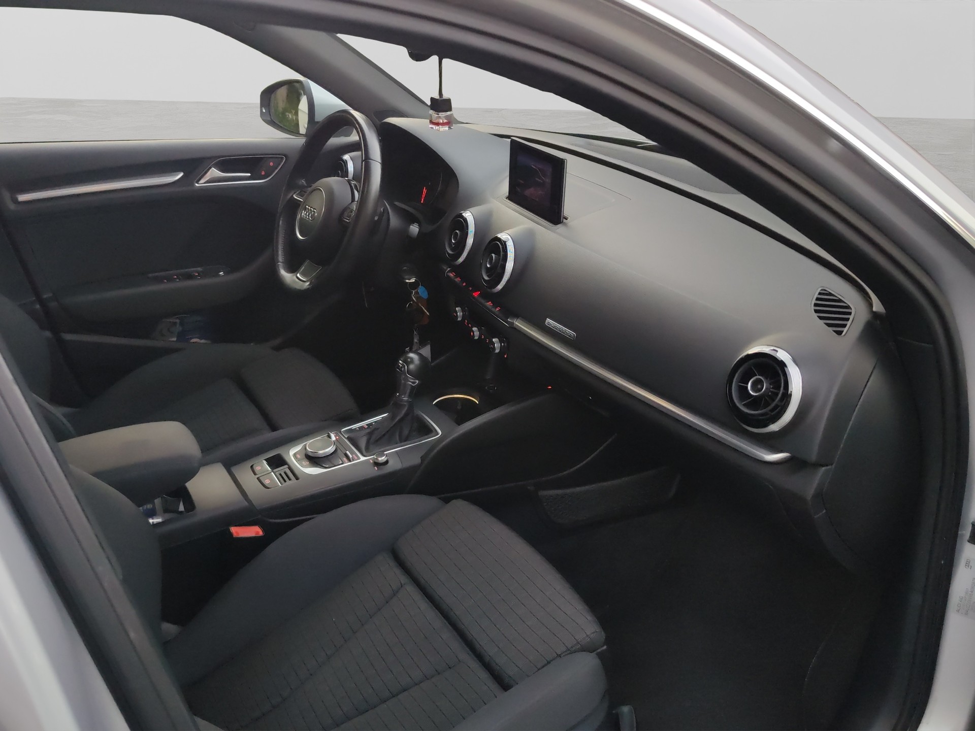 AUDI A3 Sportback 1.8 TFSI Attraction quattro S-tronic-image-17