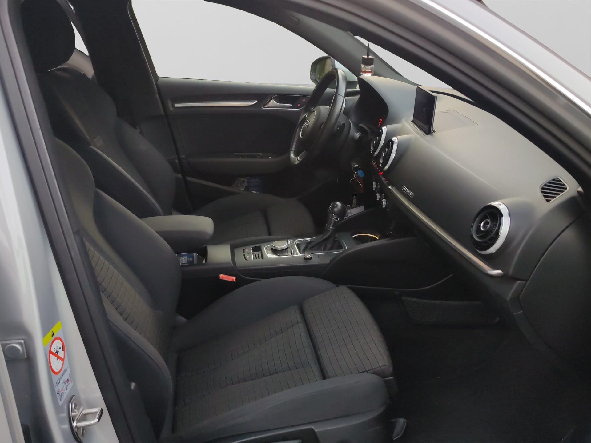 AUDI A3 Sportback 1.8 TFSI Attraction quattro S-tronic-image-18