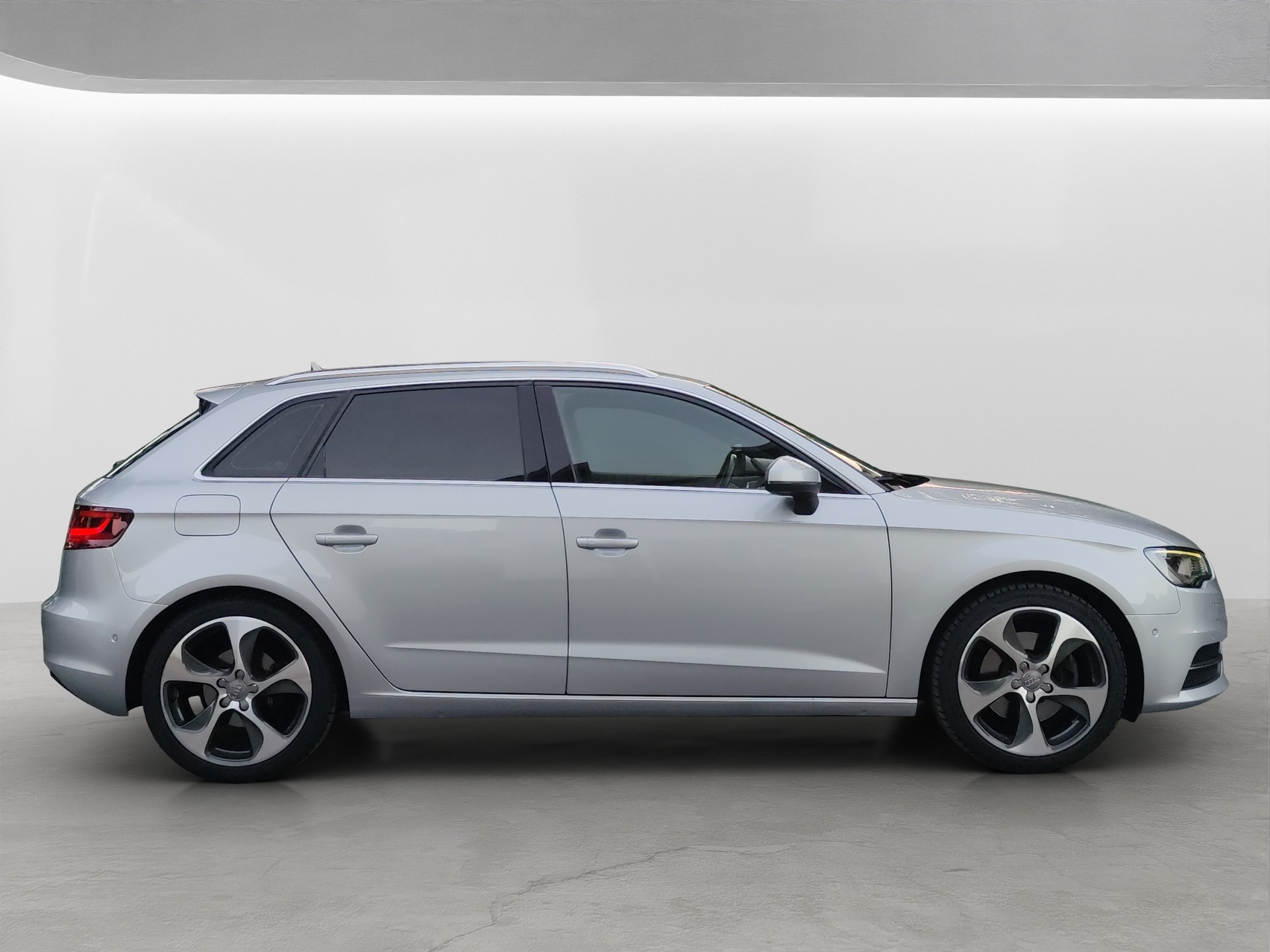 AUDI A3 Sportback 1.8 TFSI Attraction quattro S-tronic-image-8
