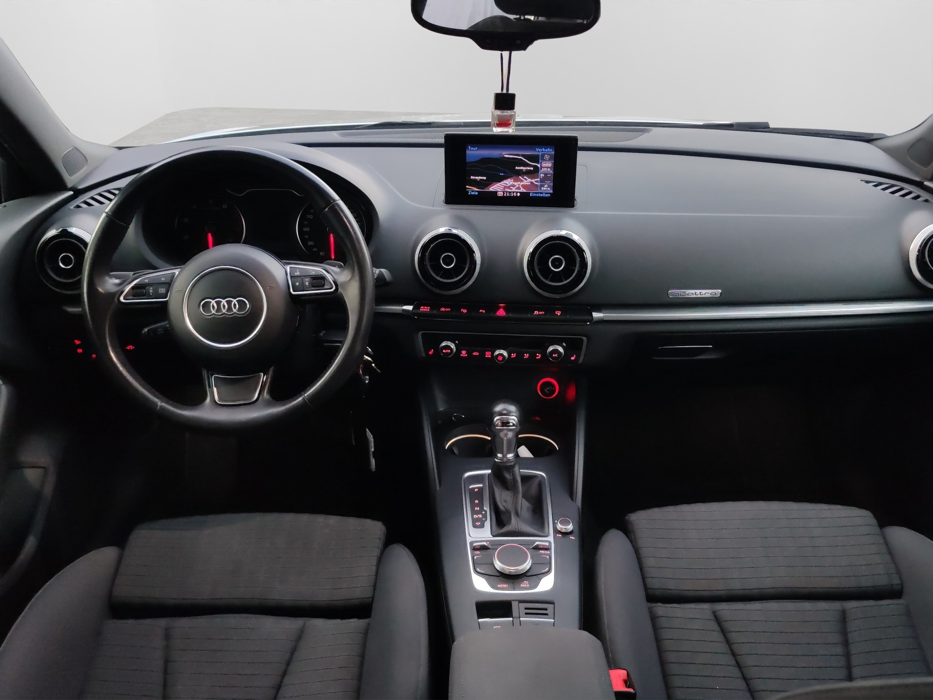 AUDI A3 Sportback 1.8 TFSI Attraction quattro S-tronic-image-19