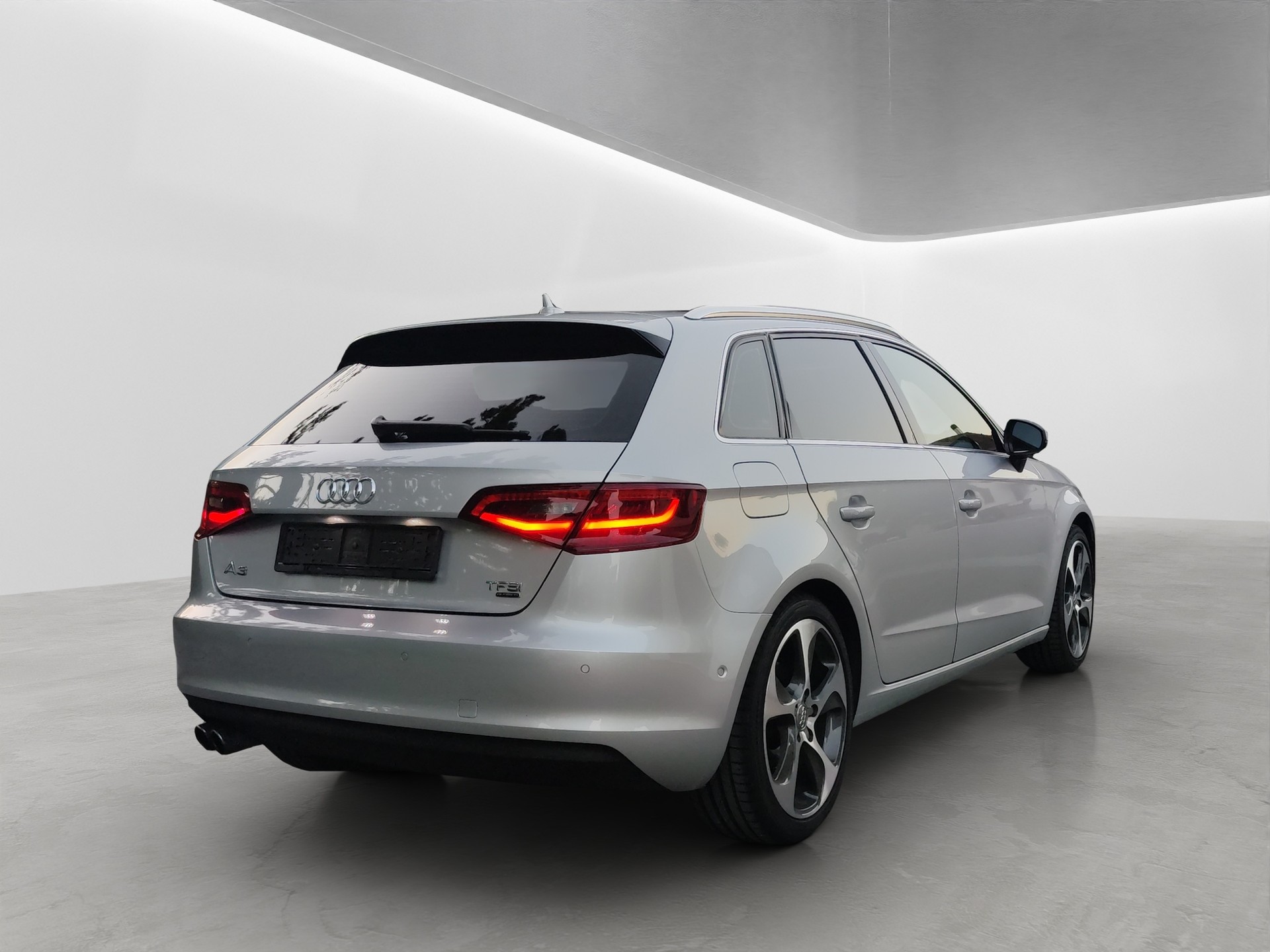 AUDI A3 Sportback 1.8 TFSI Attraction quattro S-tronic-image-6