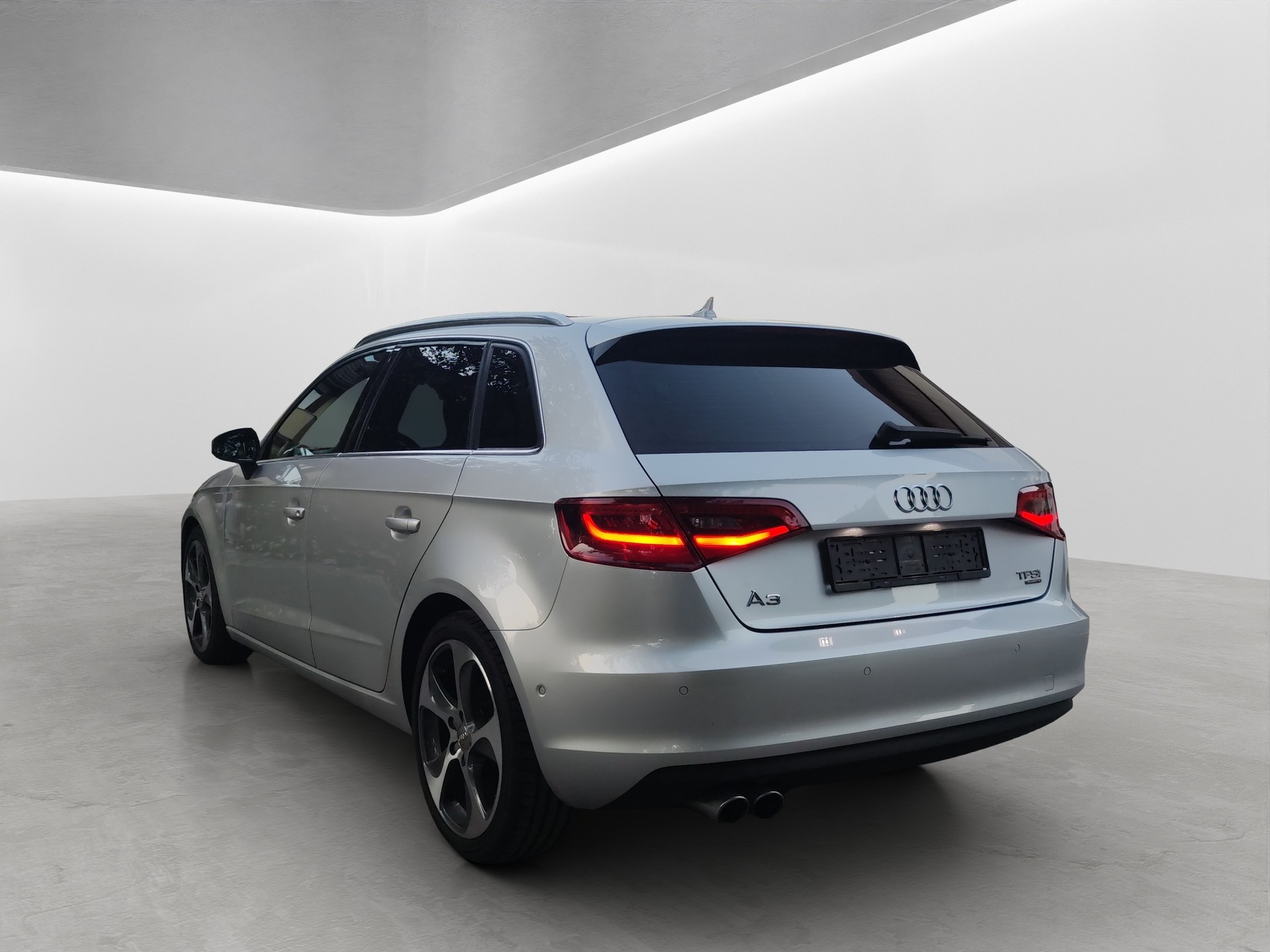 AUDI A3 Sportback 1.8 TFSI Attraction quattro S-tronic-image-3