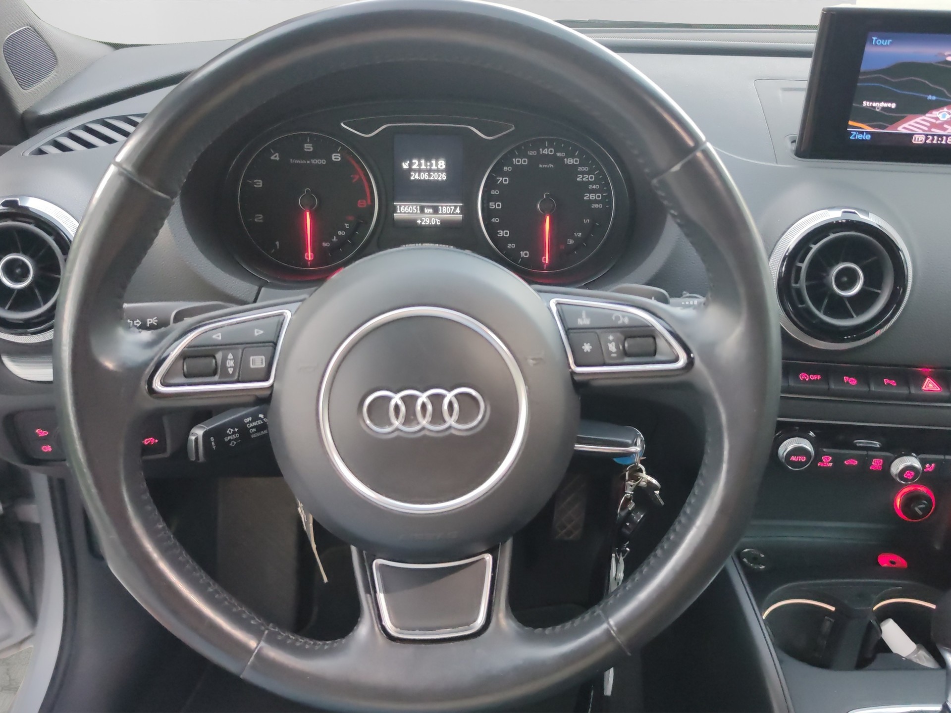 AUDI A3 Sportback 1.8 TFSI Attraction quattro S-tronic-image-21