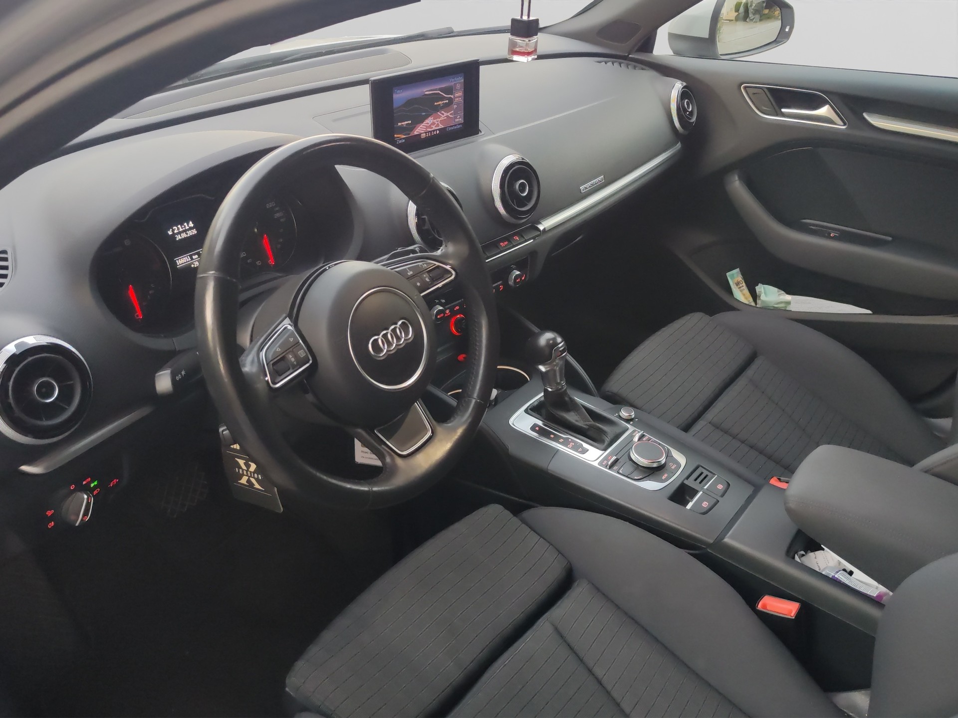 AUDI A3 Sportback 1.8 TFSI Attraction quattro S-tronic-image-13