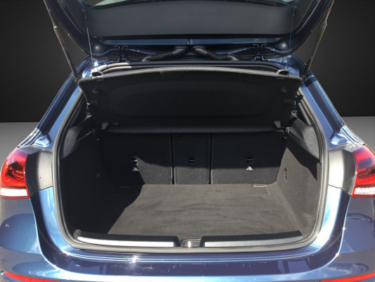 MERCEDES-BENZ A 180-image-11