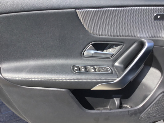 MERCEDES-BENZ A 180-image-9