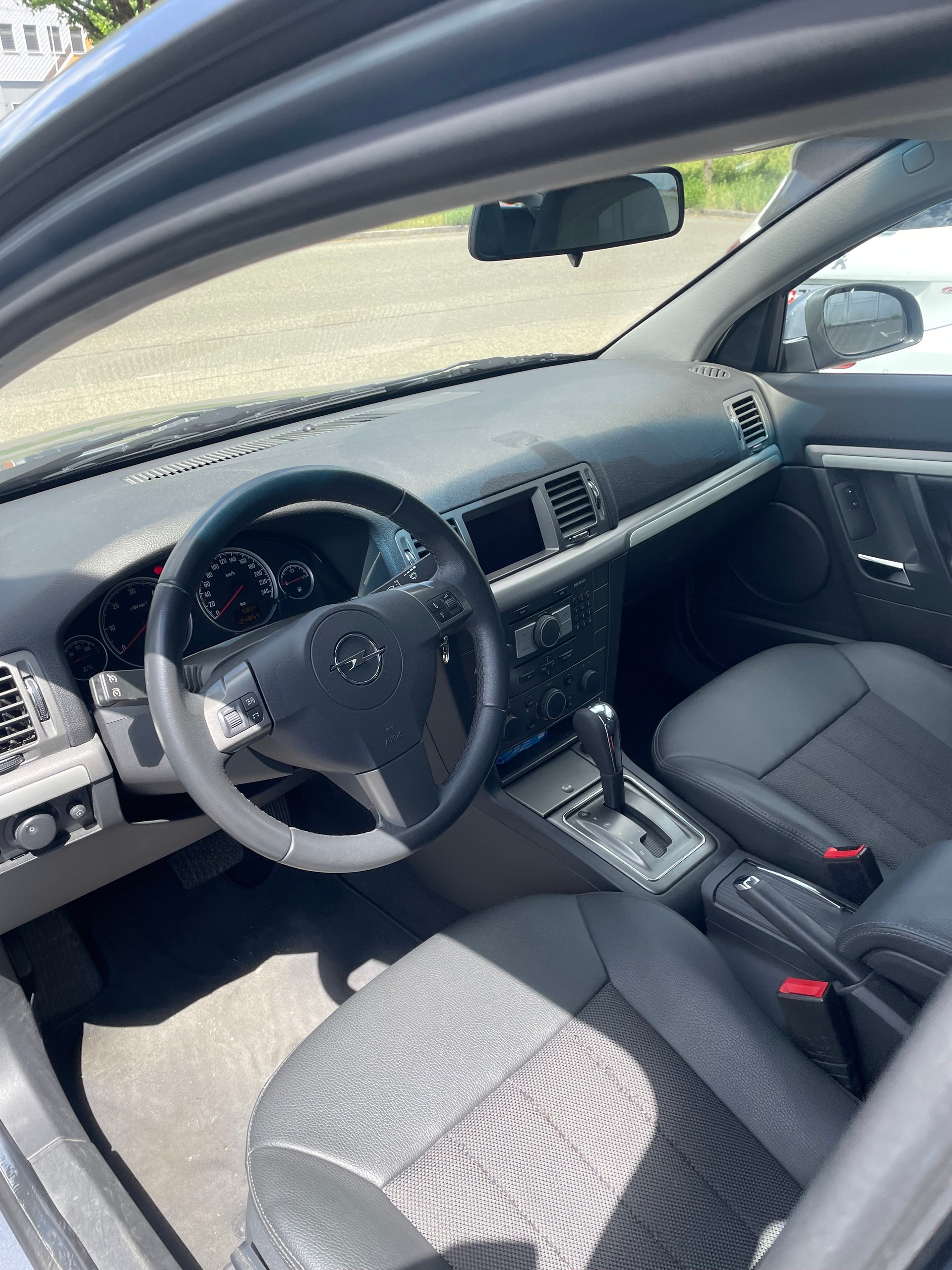 OPEL Vectra 1.9 CDTi 16V Diamond Automatic-image-6