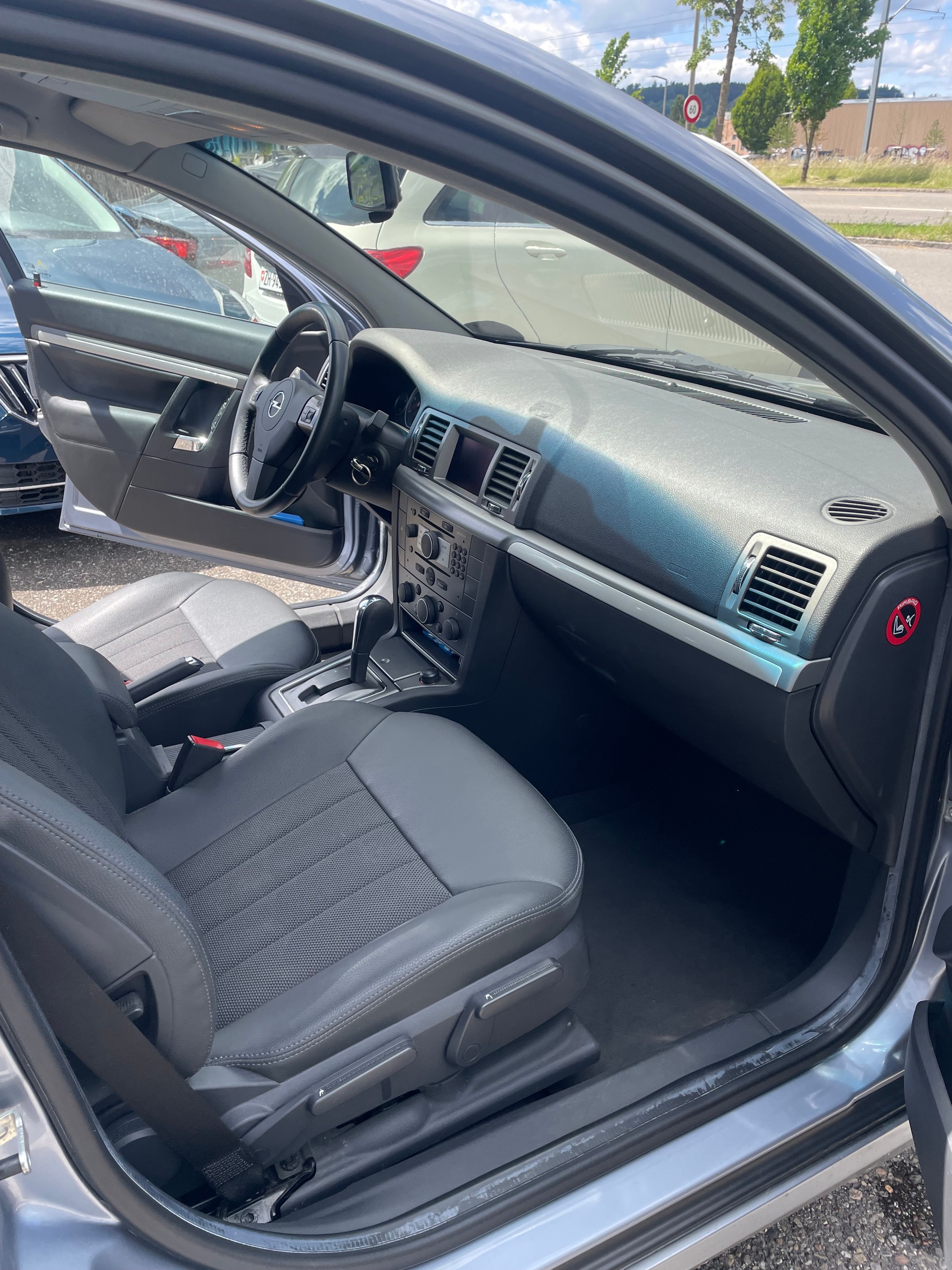 OPEL Vectra 1.9 CDTi 16V Diamond Automatic-image-9
